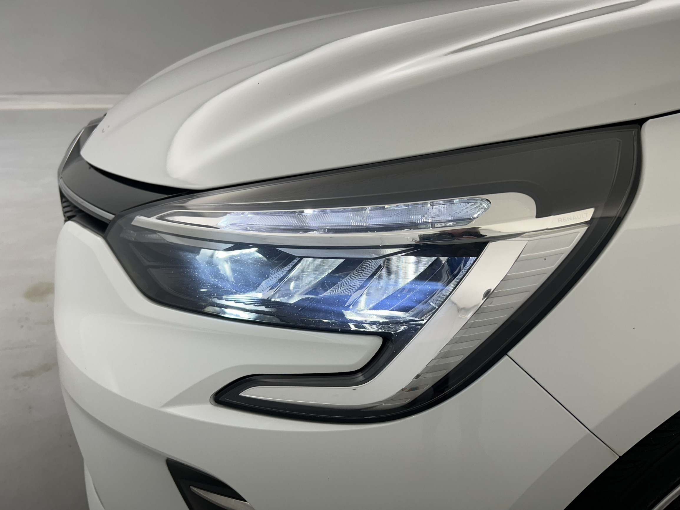 Vente en ligne Renault Clio 5 Clio E-Tech 140 - 21N au prix de 15 990 €