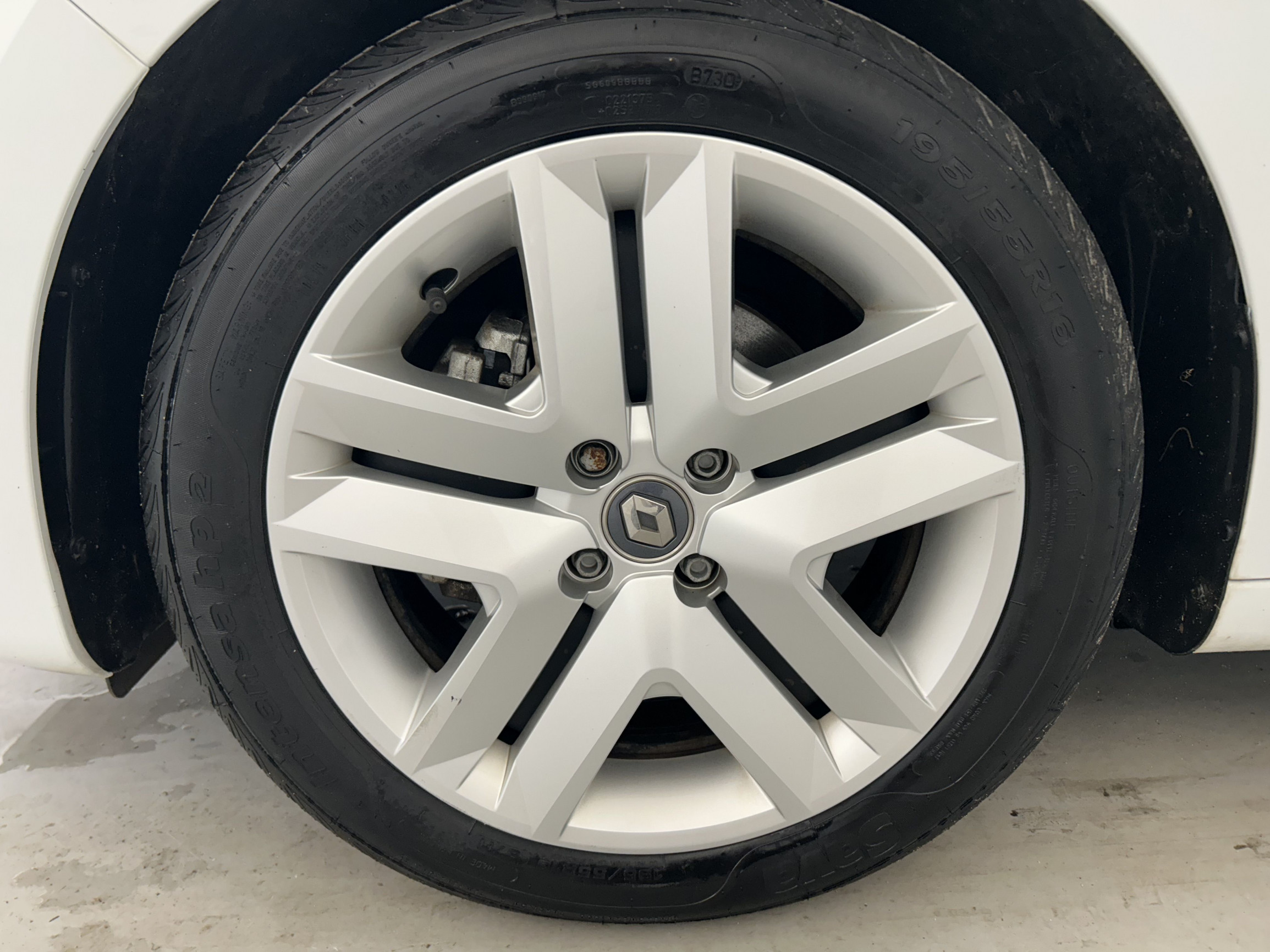 Vente en ligne Renault Clio 5 Clio E-Tech 140 - 21N au prix de 15 990 €