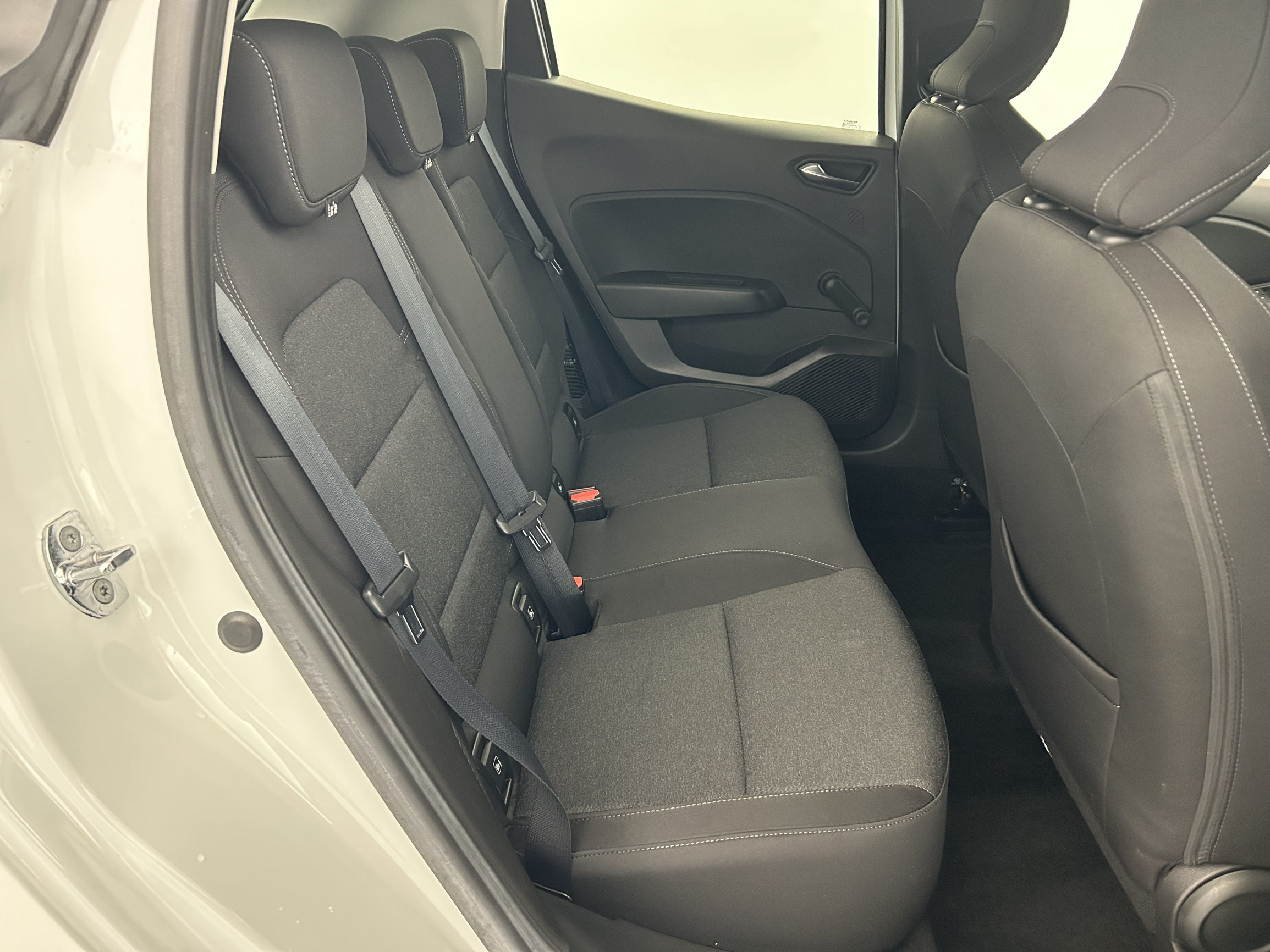 Vente en ligne Renault Clio 5 Clio E-Tech 140 - 21N au prix de 15 990 €