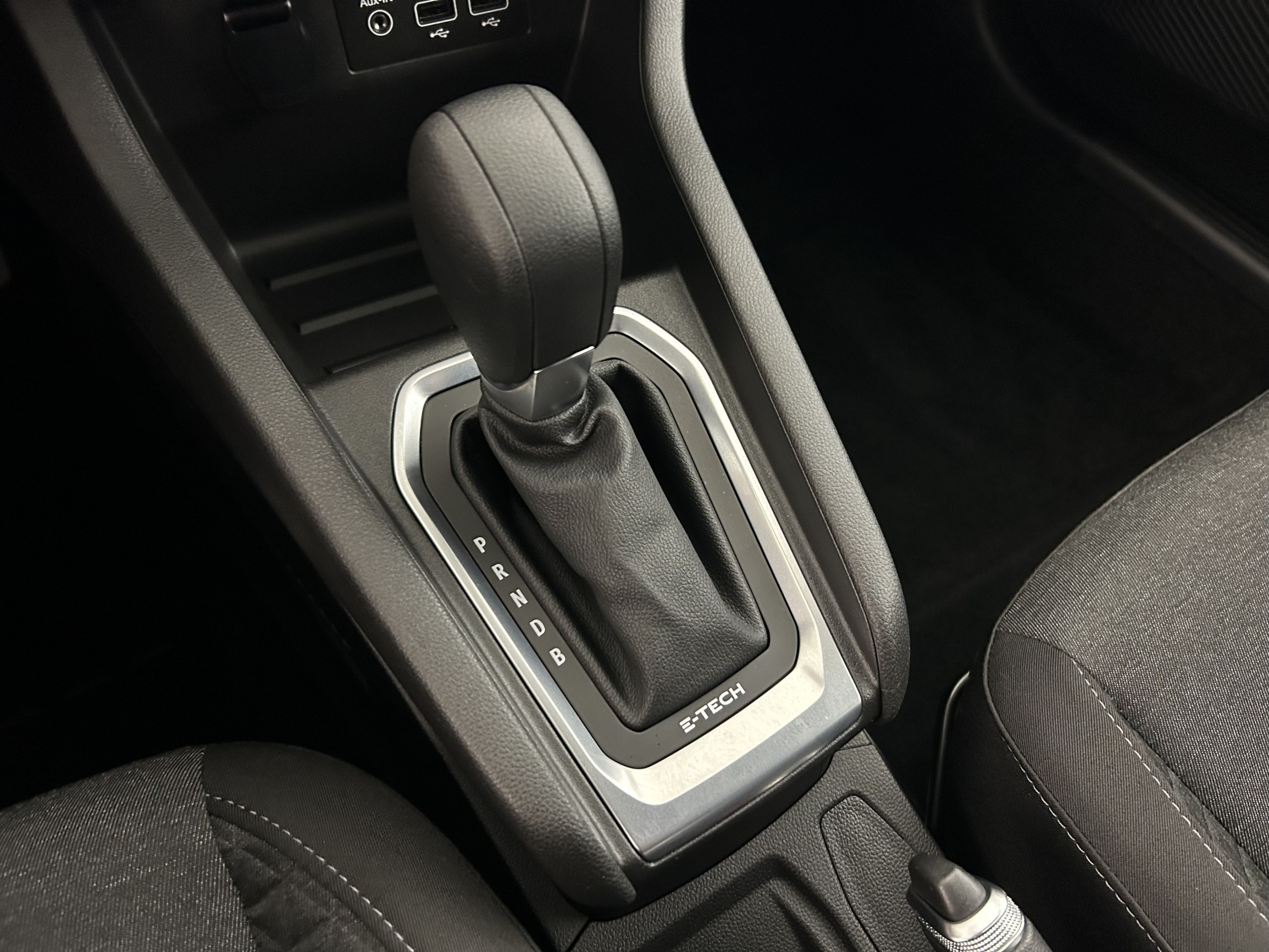 Vente en ligne Renault Clio 5 Clio E-Tech 140 - 21 au prix de 16 390 €