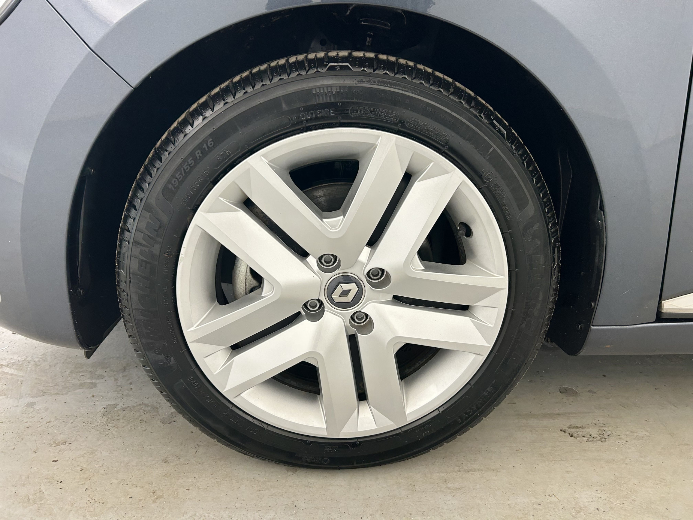 Vente en ligne Renault Clio 5 Clio E-Tech 140 - 21 au prix de 16 390 €