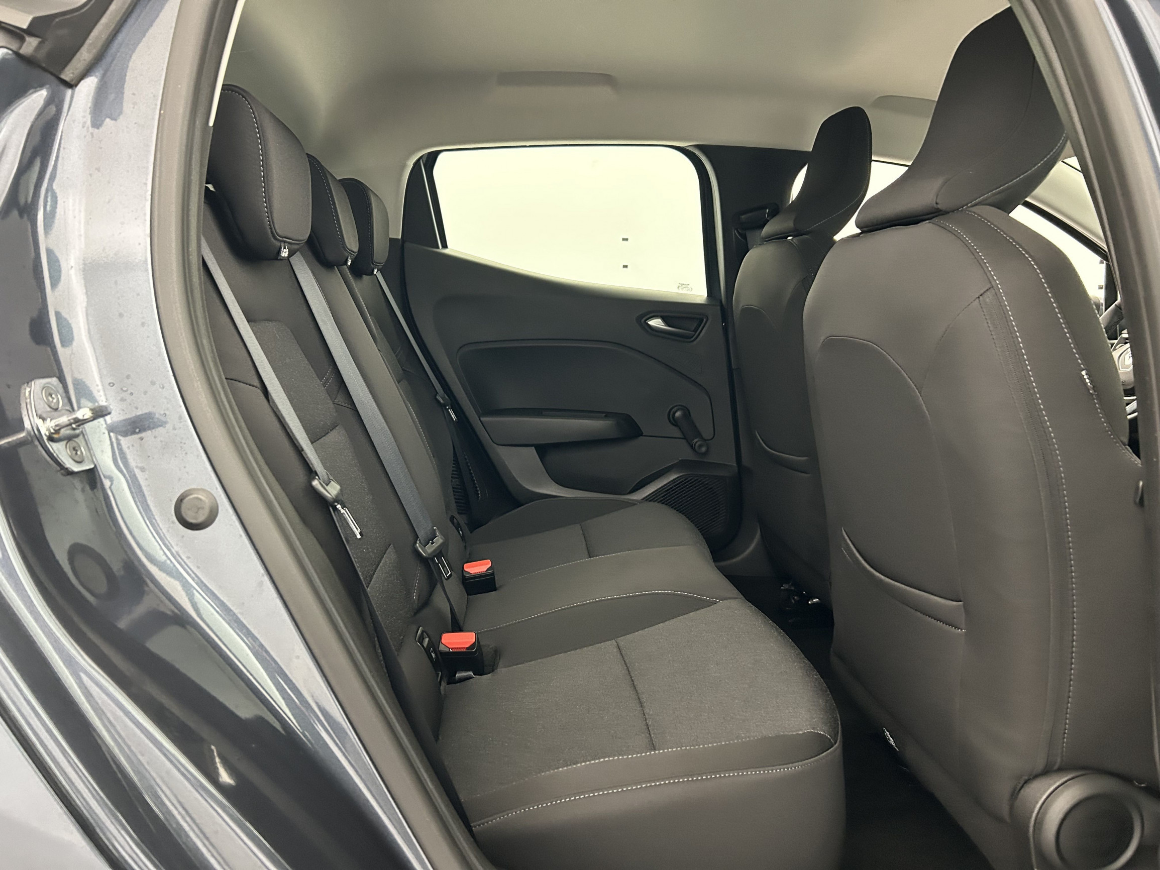 Vente en ligne Renault Clio 5 Clio E-Tech 140 - 21 au prix de 16 390 €