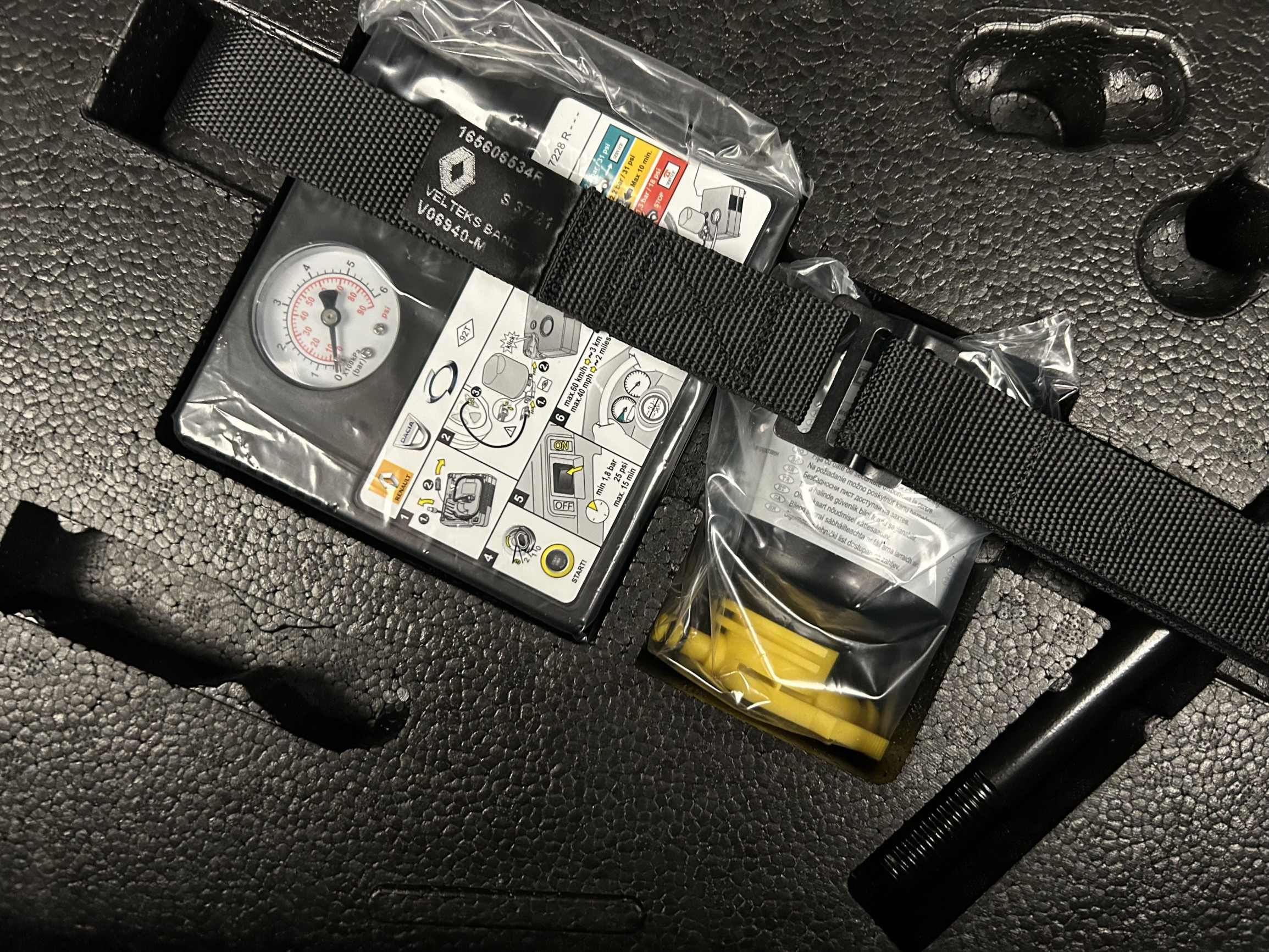 Vente en ligne Renault Clio 5 Clio E-Tech 140 - 21 au prix de 16 390 €