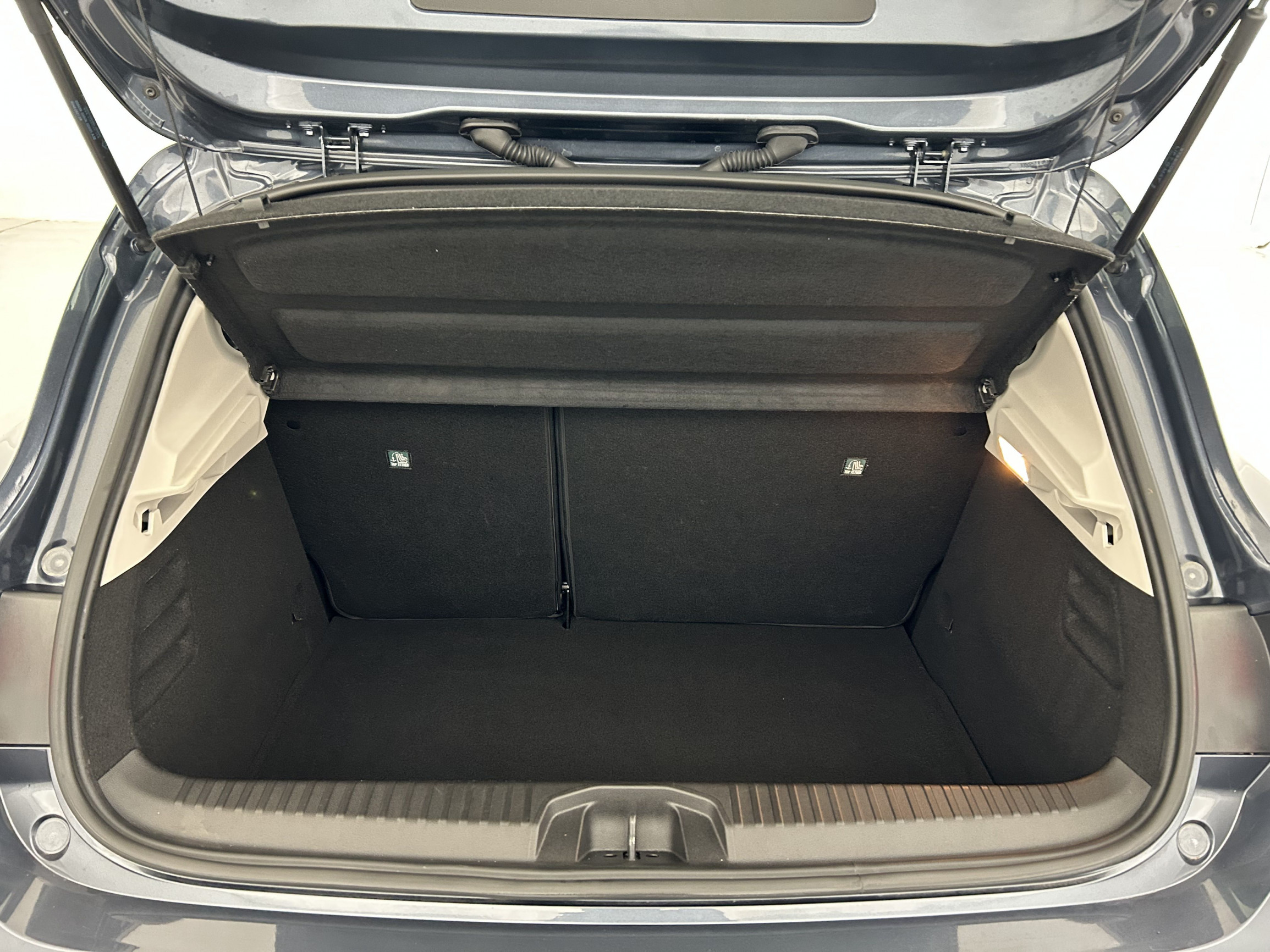 Vente en ligne Renault Clio 5 Clio E-Tech 140 - 21 au prix de 16 390 €