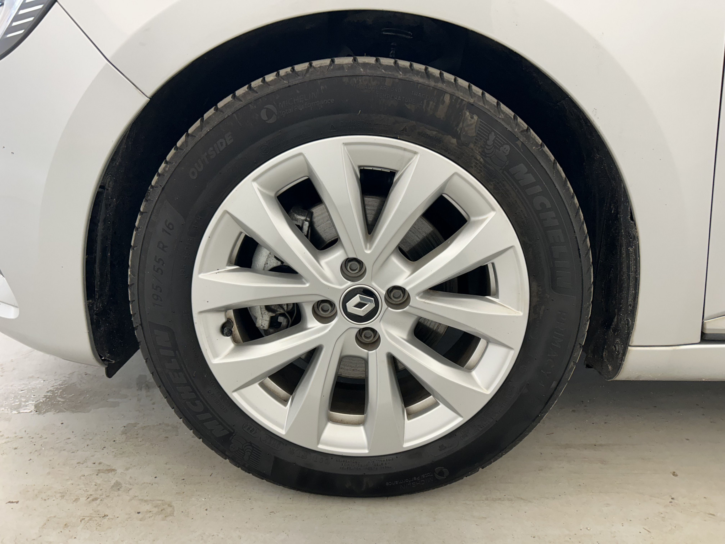 Vente en ligne Renault Clio 5 Clio E-Tech hybride 145 au prix de 14 890 €