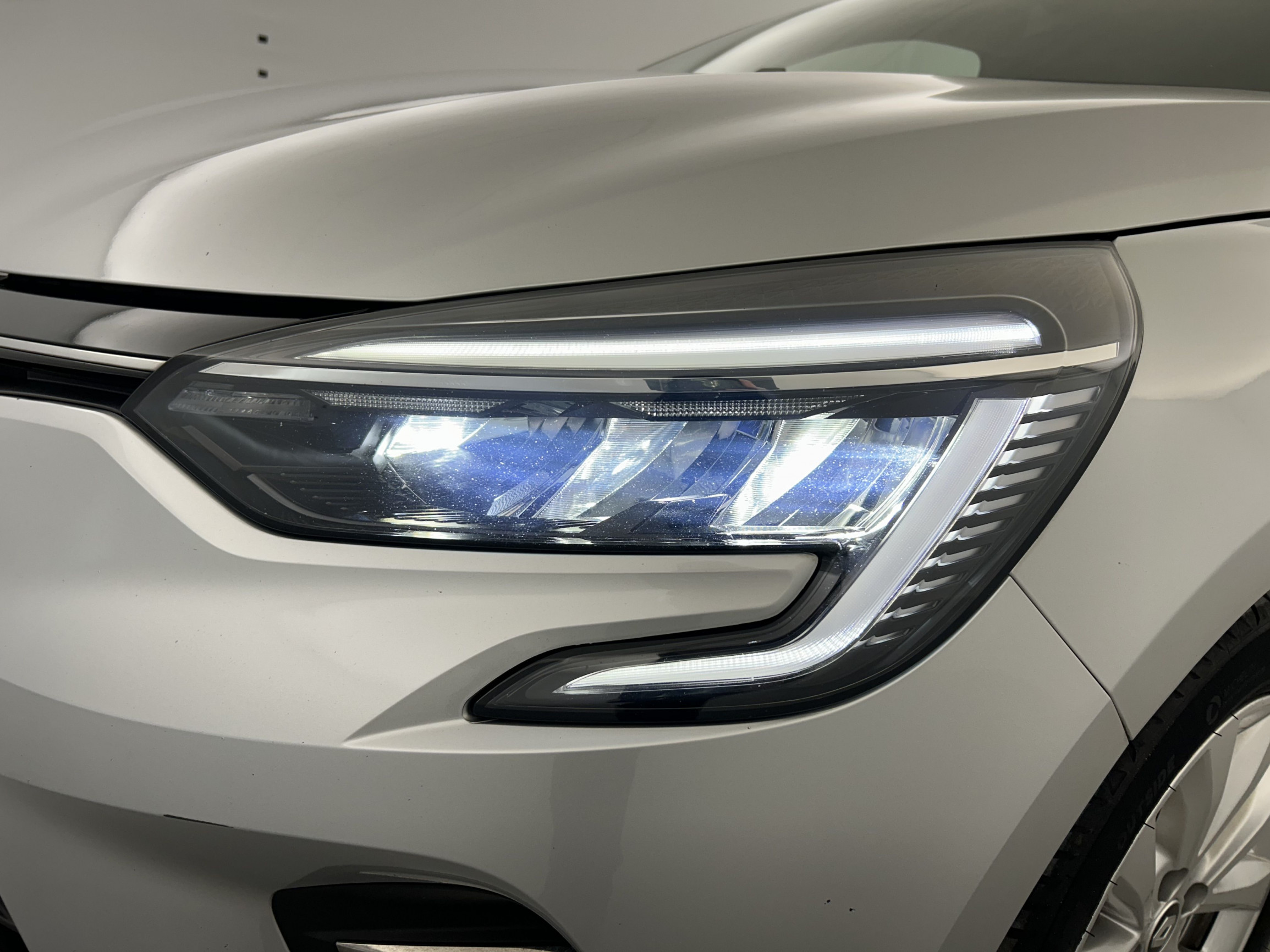 Vente en ligne Renault Clio 5 Clio E-Tech hybride 145 au prix de 14 890 €