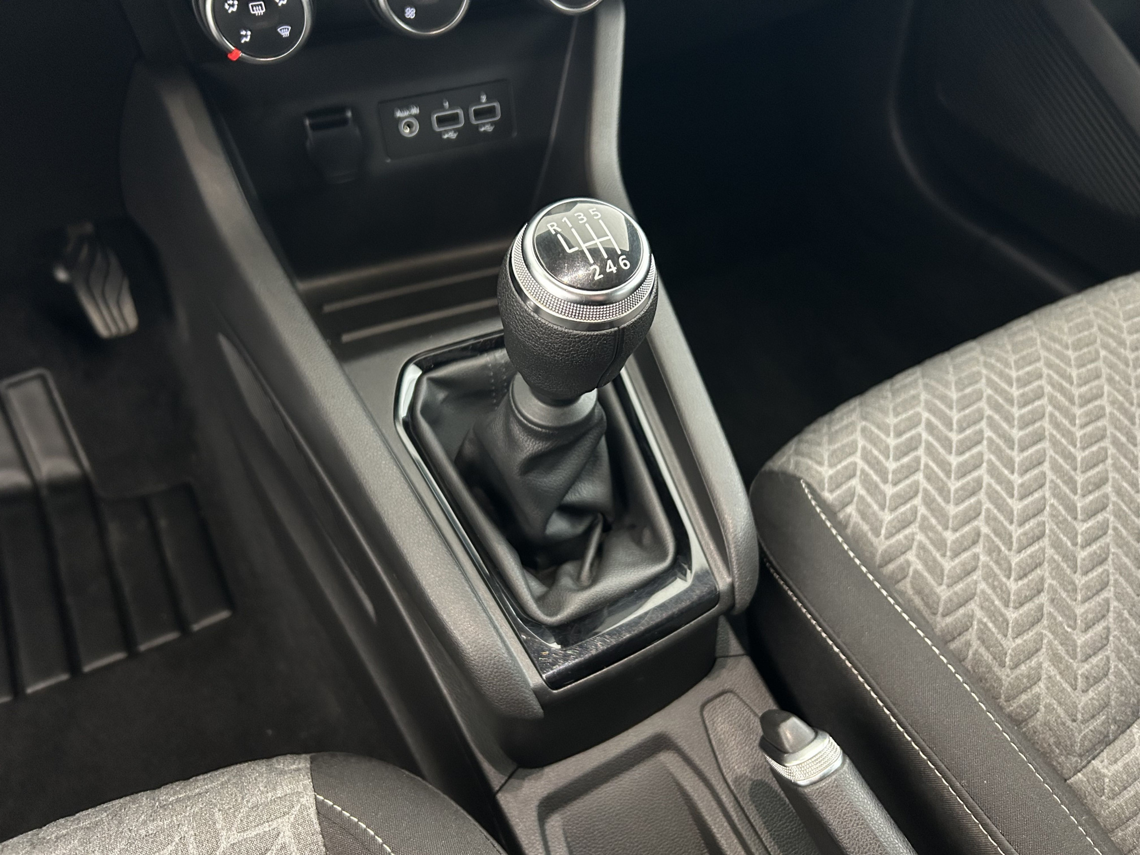 Vente en ligne Renault Clio 5 Clio TCe 90 - 21N au prix de 14 170 €