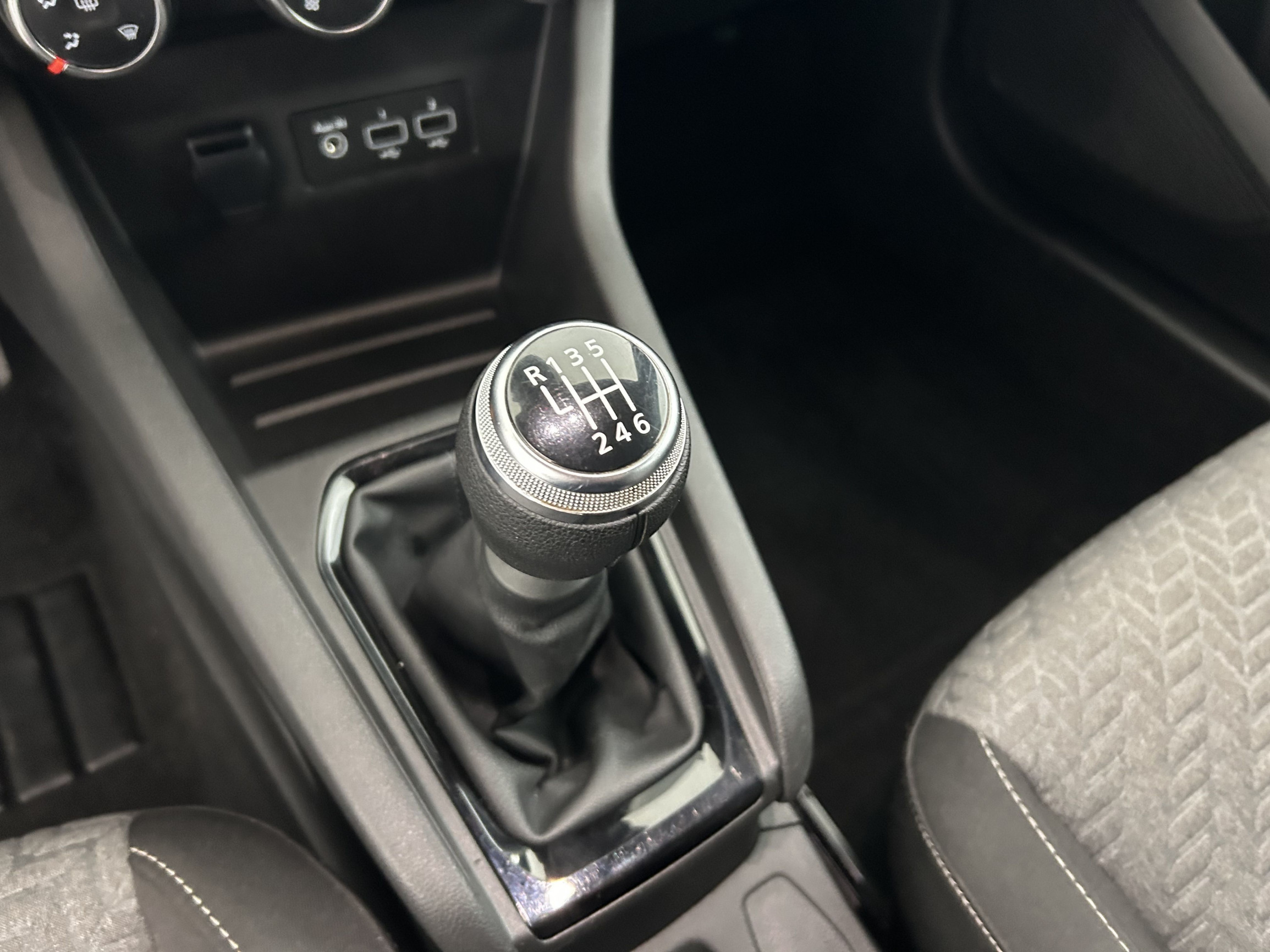 Vente en ligne Renault Clio 5 Clio TCe 90 - 21 au prix de 14 790 €