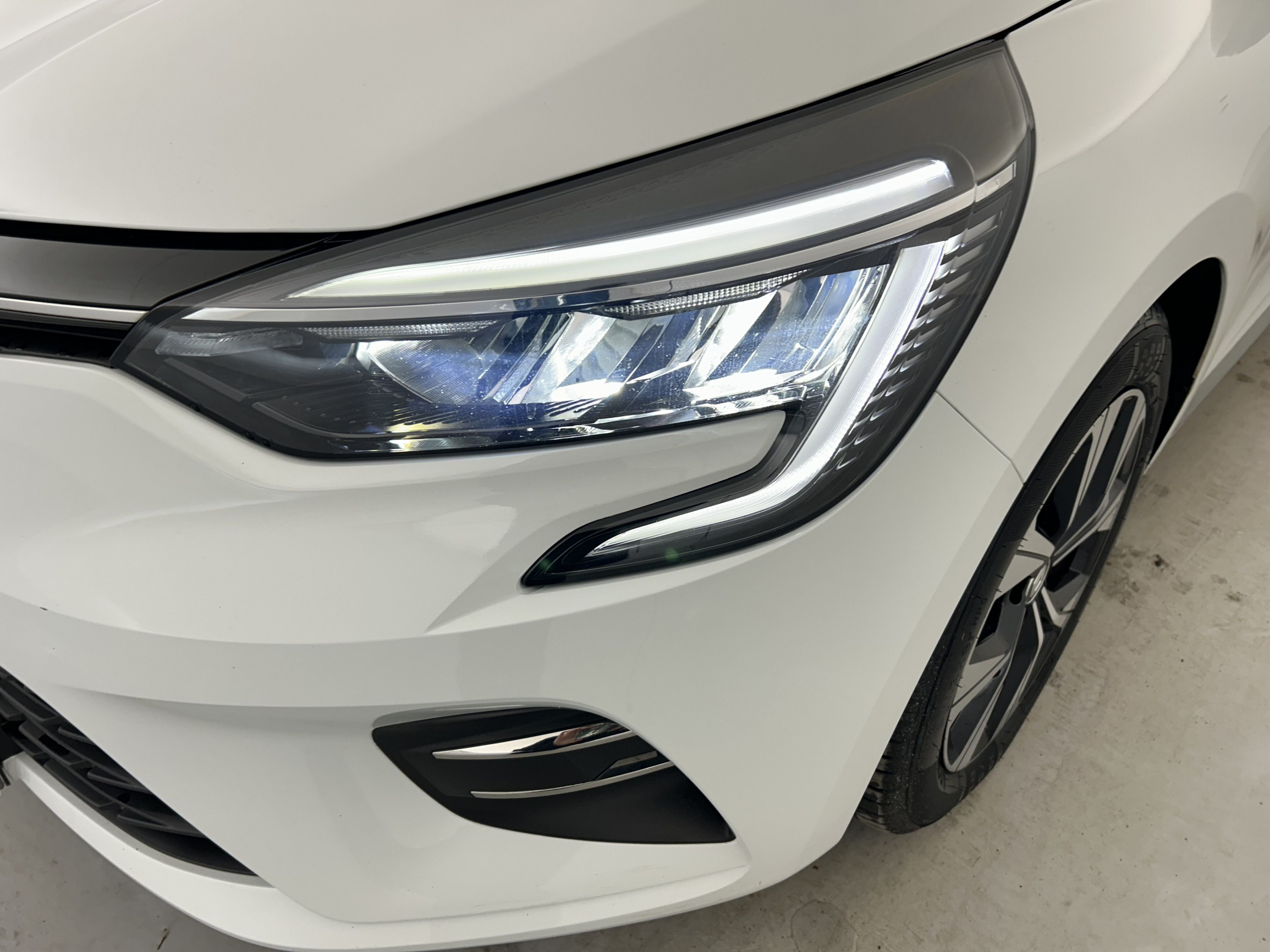 Vente en ligne Renault Clio 5 Clio TCe 90 - 21 au prix de 14 790 €