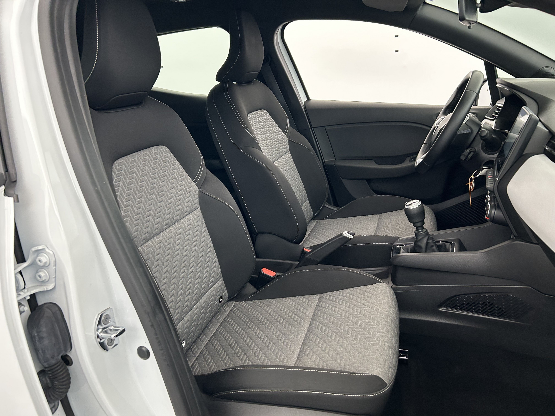 Vente en ligne Renault Clio 5 Clio TCe 90 - 21 au prix de 14 790 €