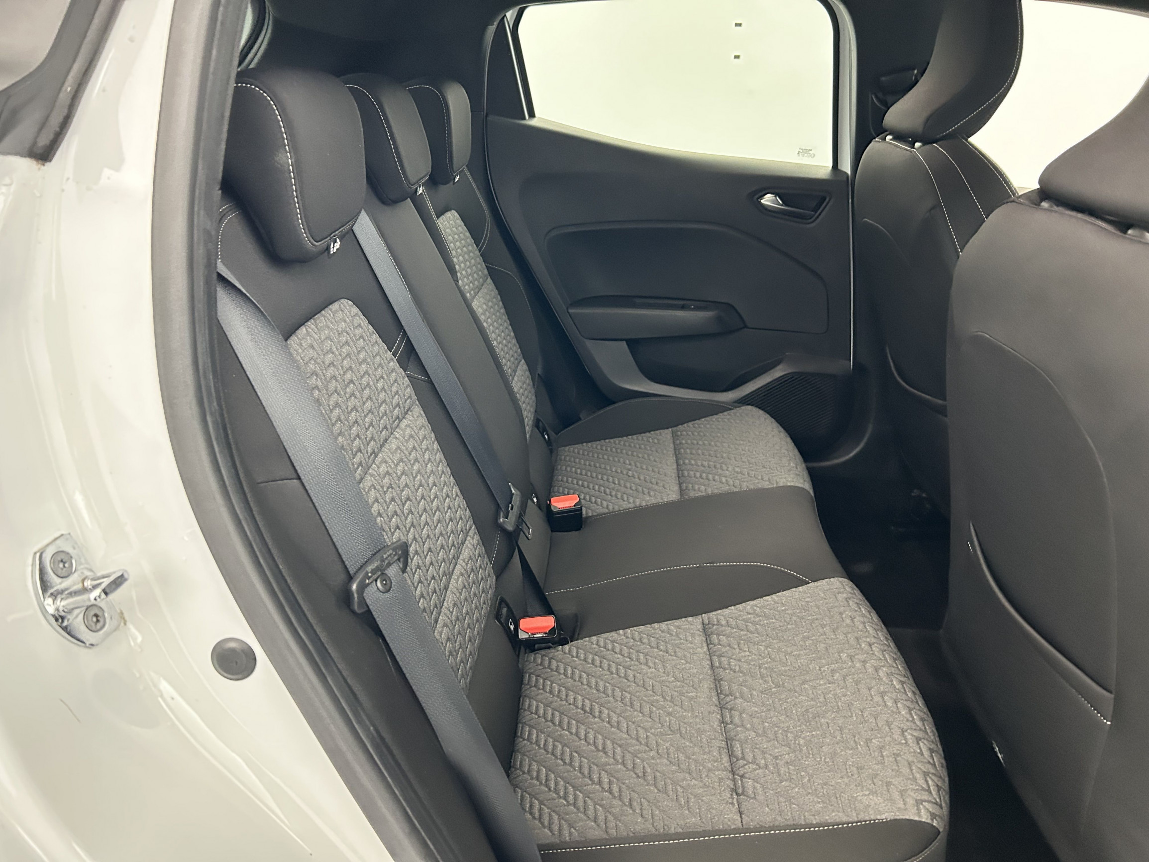 Vente en ligne Renault Clio 5 Clio TCe 90 - 21 au prix de 14 790 €