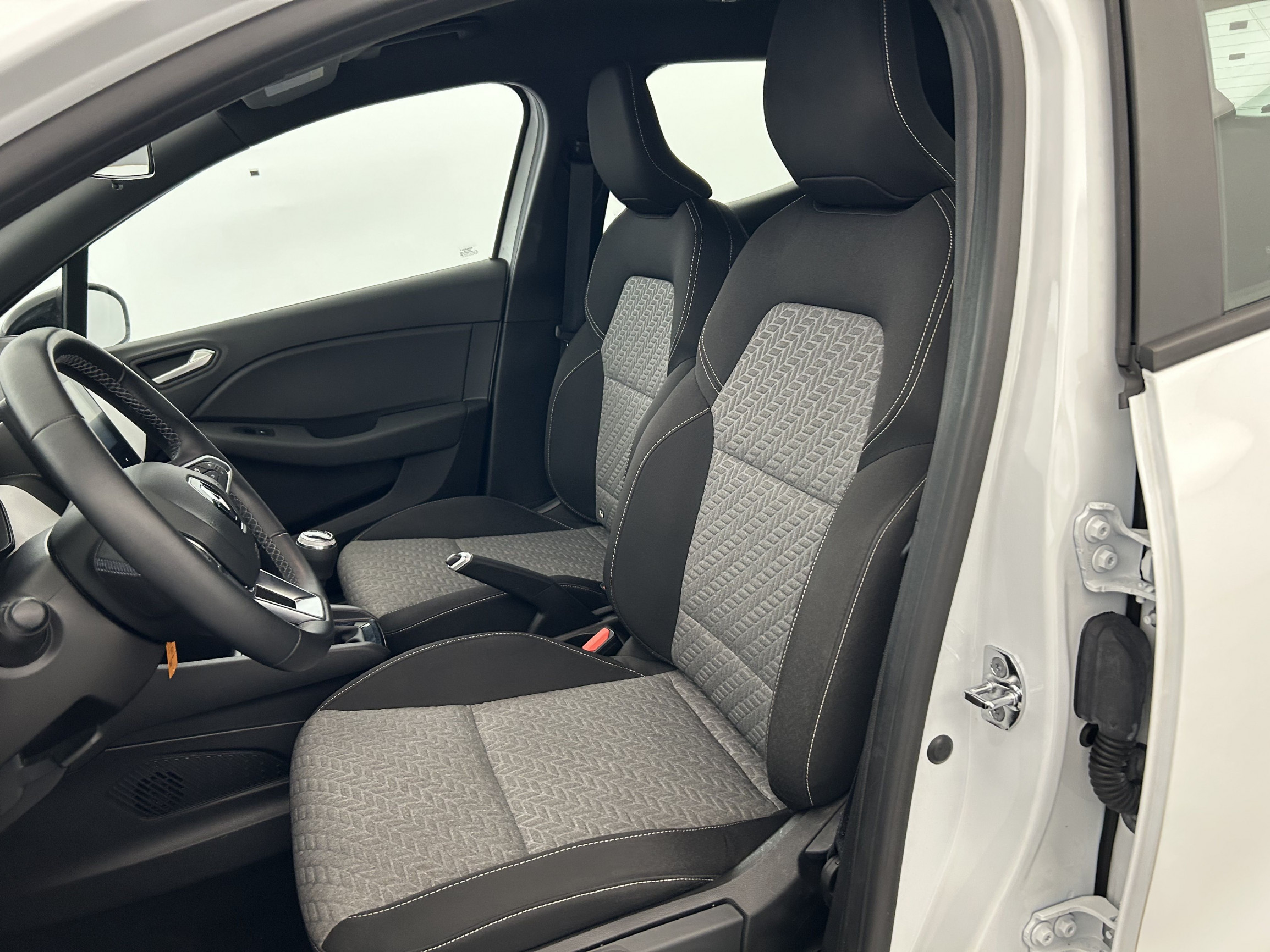 Vente en ligne Renault Clio 5 Clio TCe 90 - 21 au prix de 14 790 €