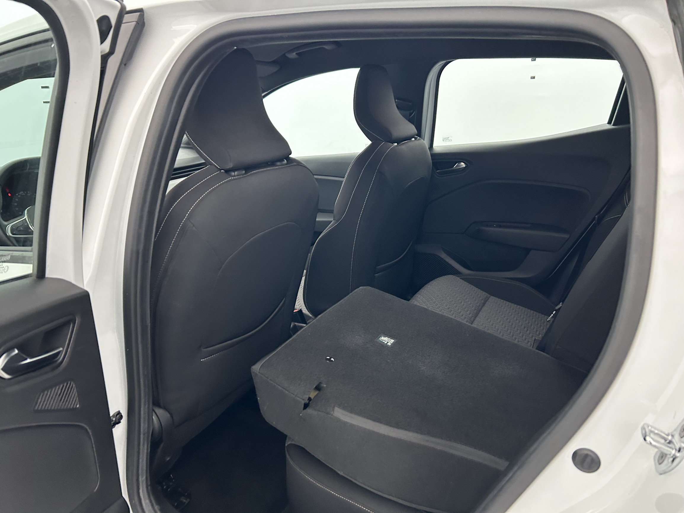 Vente en ligne Renault Clio 5 Clio TCe 90 - 21 au prix de 14 790 €