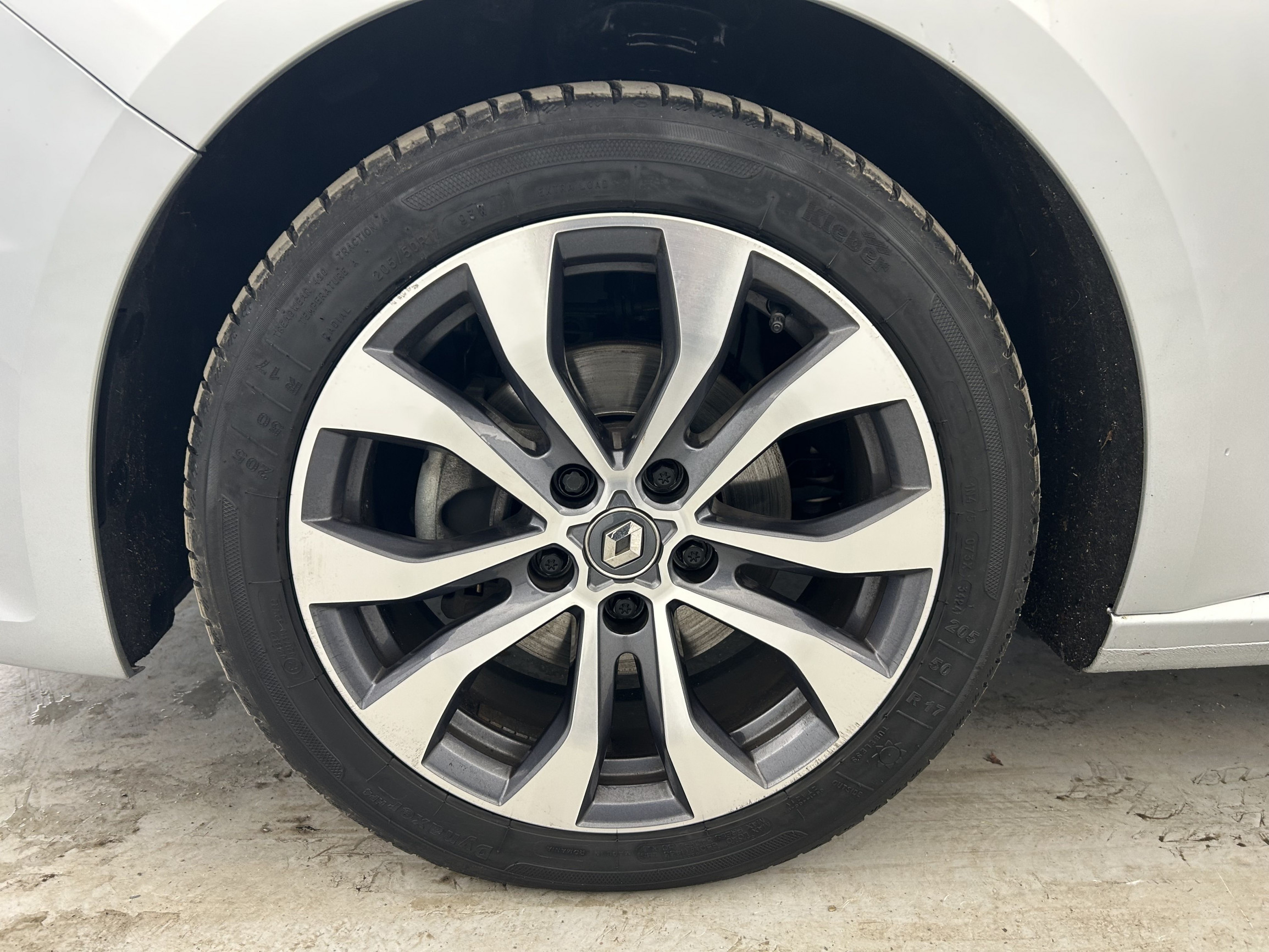 Vente en ligne Renault Megane 4  Blue dCi 115 EDC au prix de 21 690 €