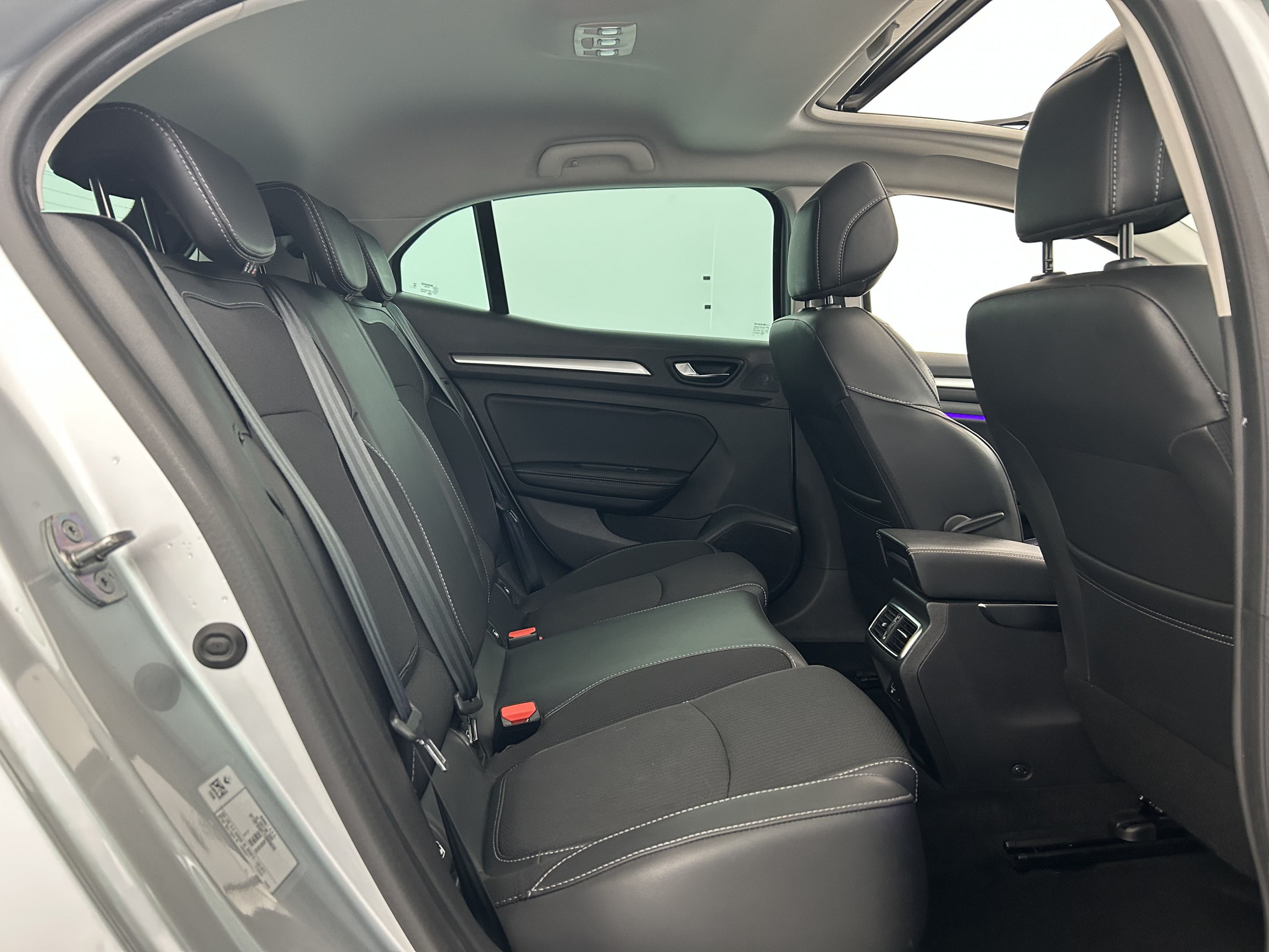 Vente en ligne Renault Megane 4  Blue dCi 115 EDC au prix de 21 690 €