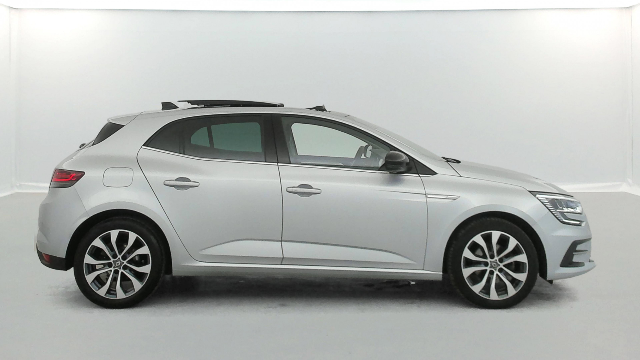 Vente en ligne Renault Megane 4  Blue dCi 115 EDC au prix de 21 690 €