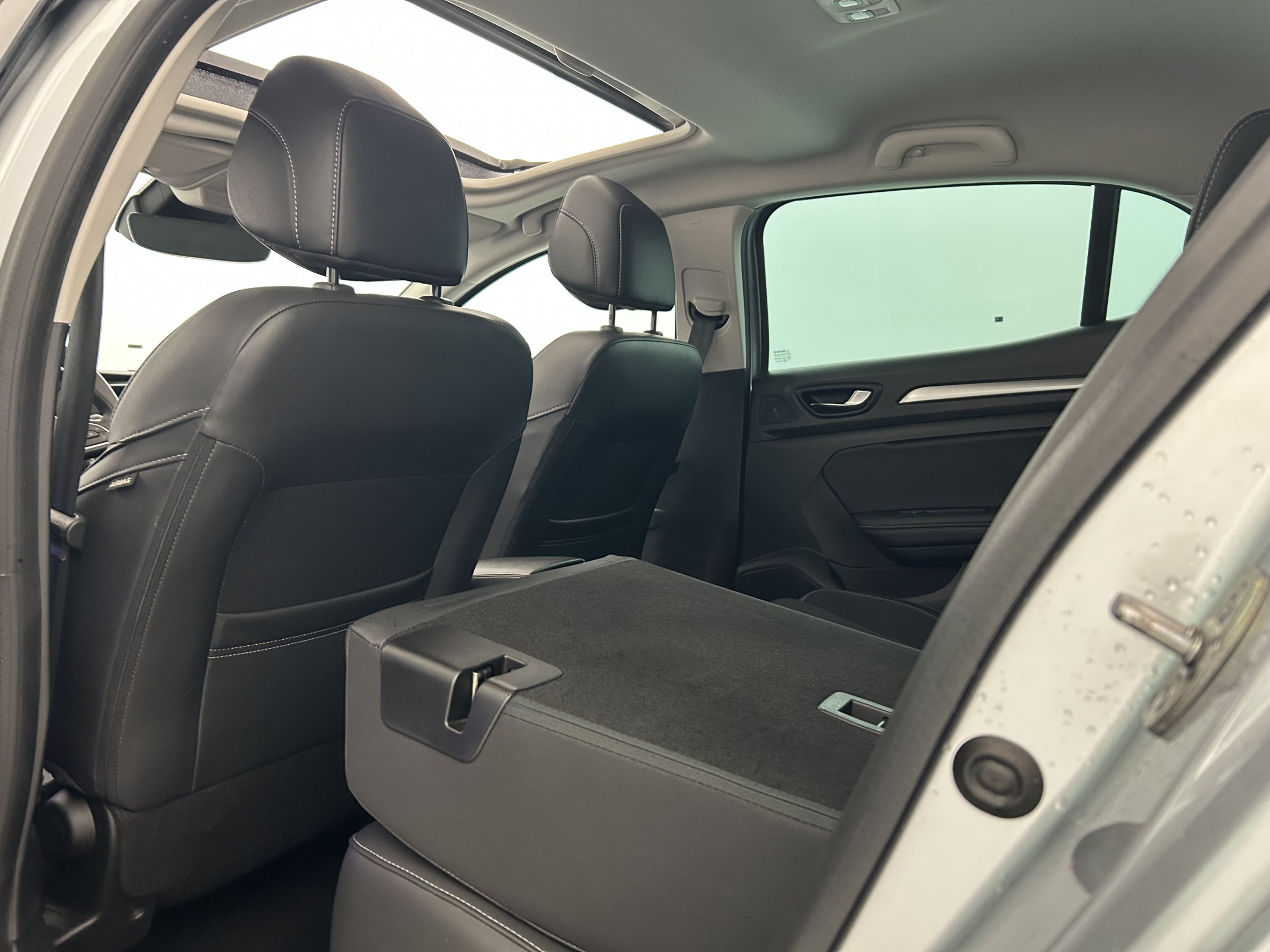 Vente en ligne Renault Megane 4  Blue dCi 115 EDC au prix de 21 690 €