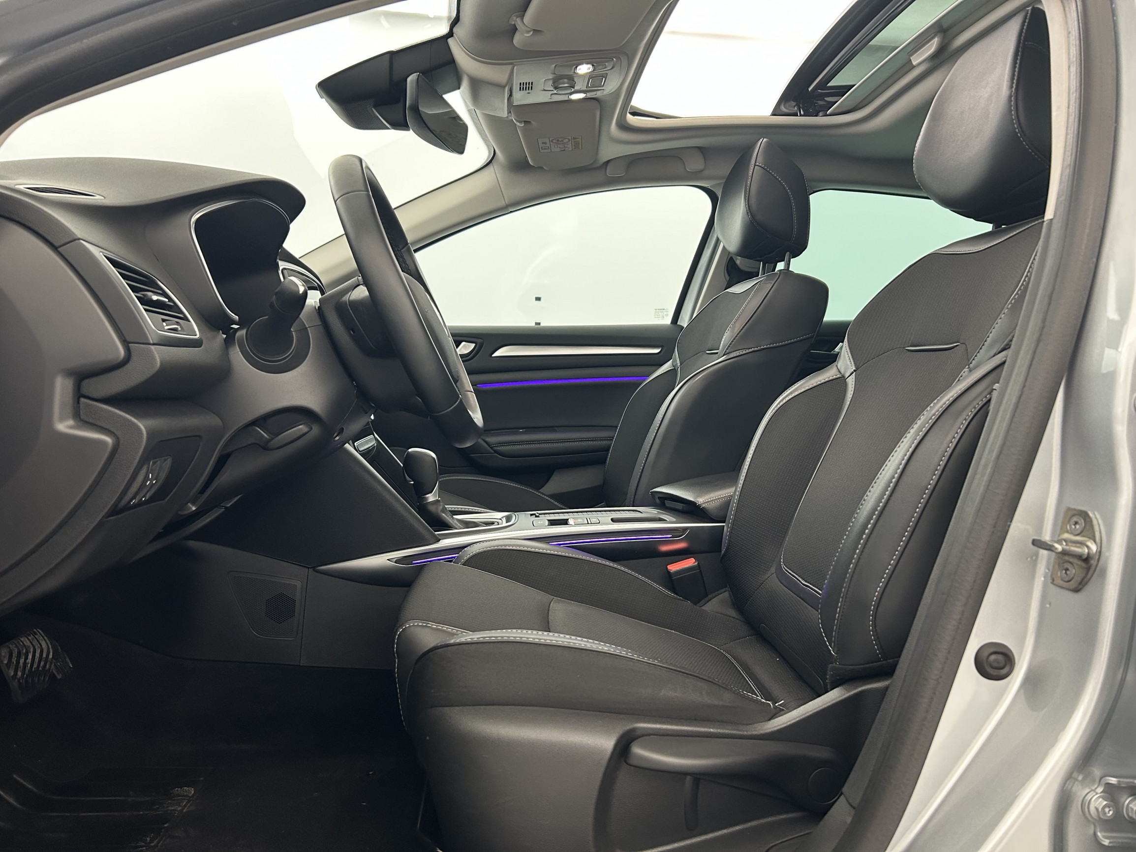 Vente en ligne Renault Megane 4  Blue dCi 115 EDC au prix de 21 690 €