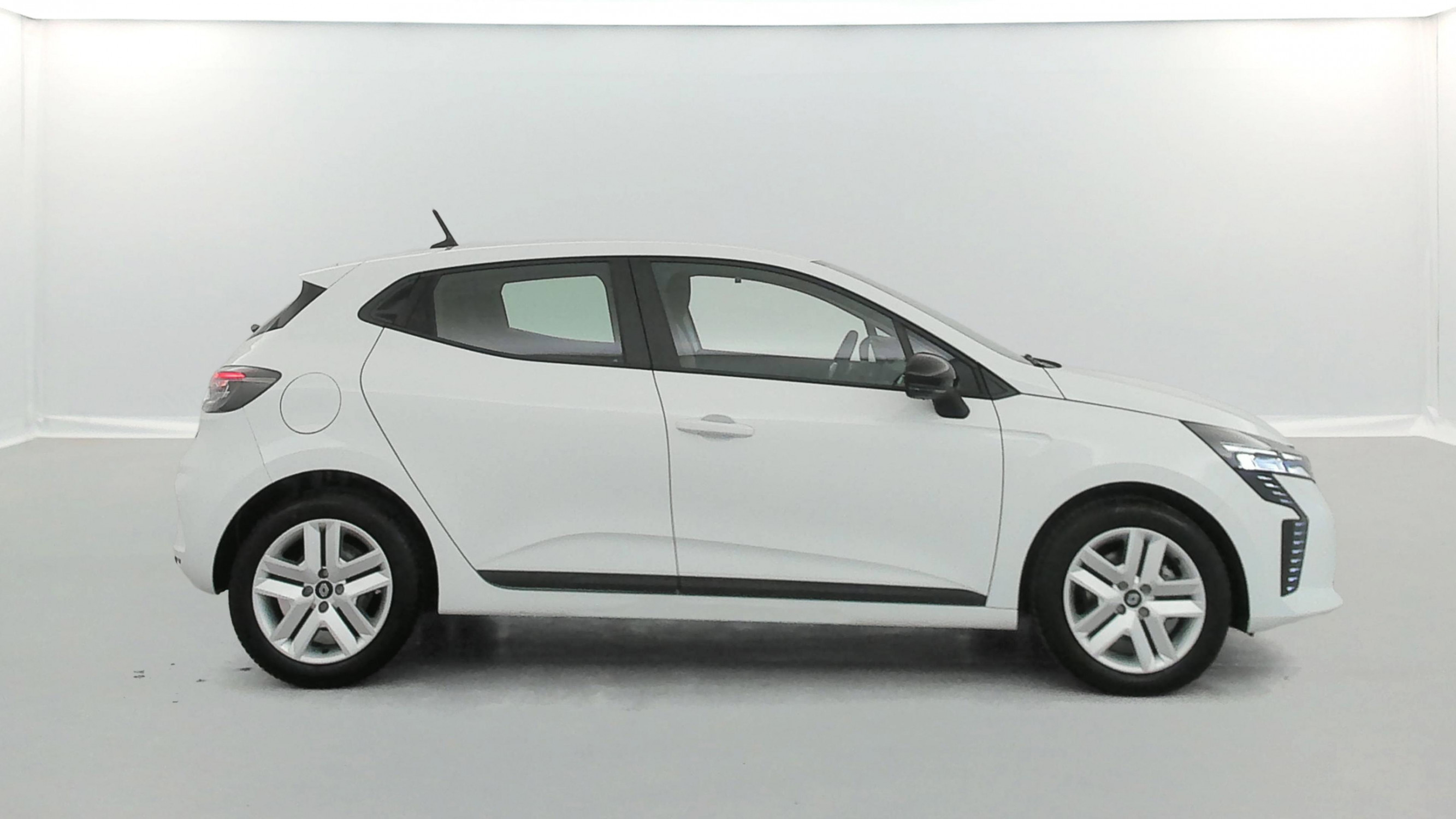 Vente en ligne Renault Clio 5 Clio Blue dCi 100 ch GSR2 au prix de 18 790 €