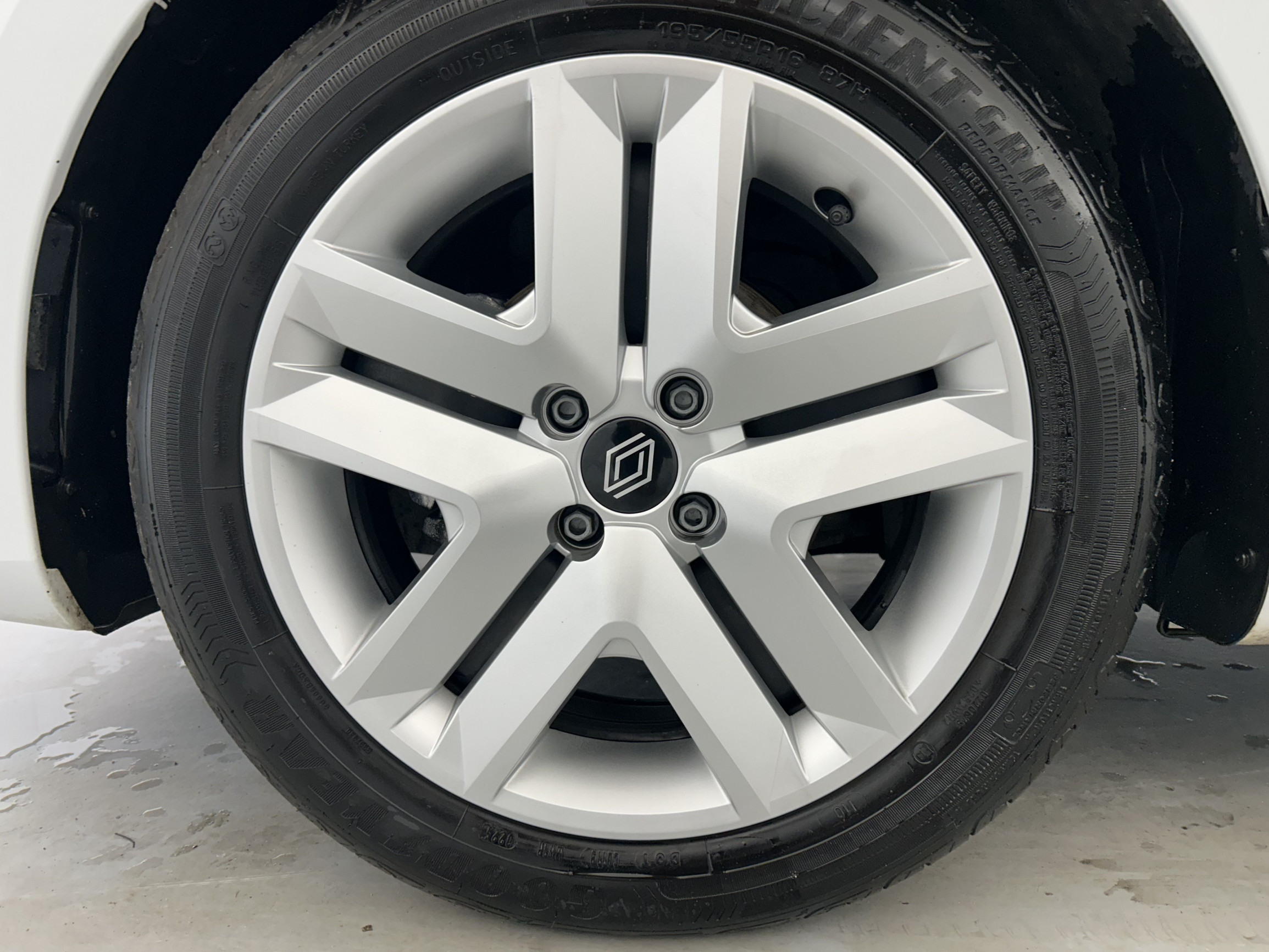 Vente en ligne Renault Clio 5 Clio TCe 90 ch GSR2 au prix de 17 290 €