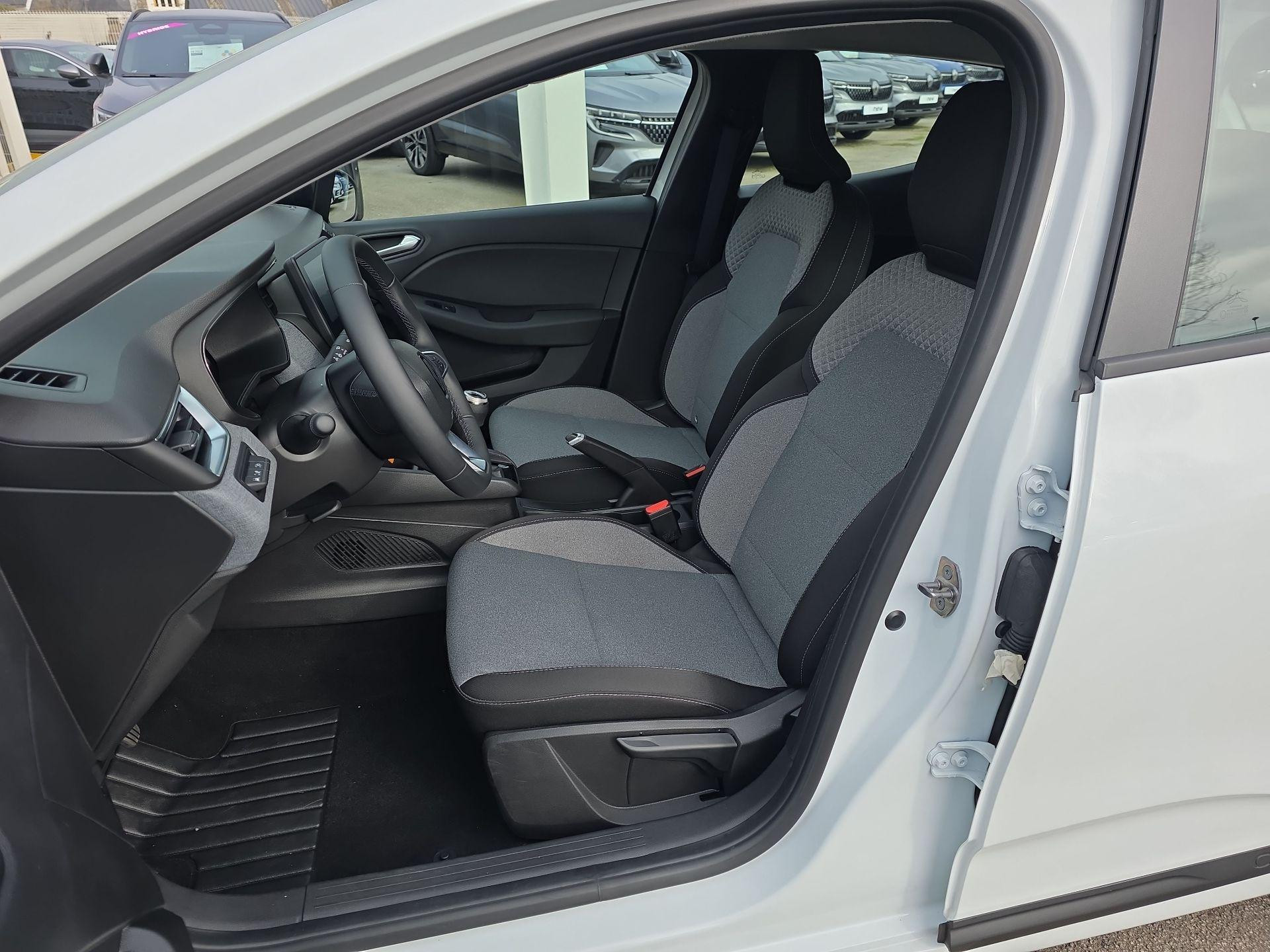 Vente en ligne Renault Clio 5 Clio Blue dCi 100 ch GSR2 au prix de 18 790 €