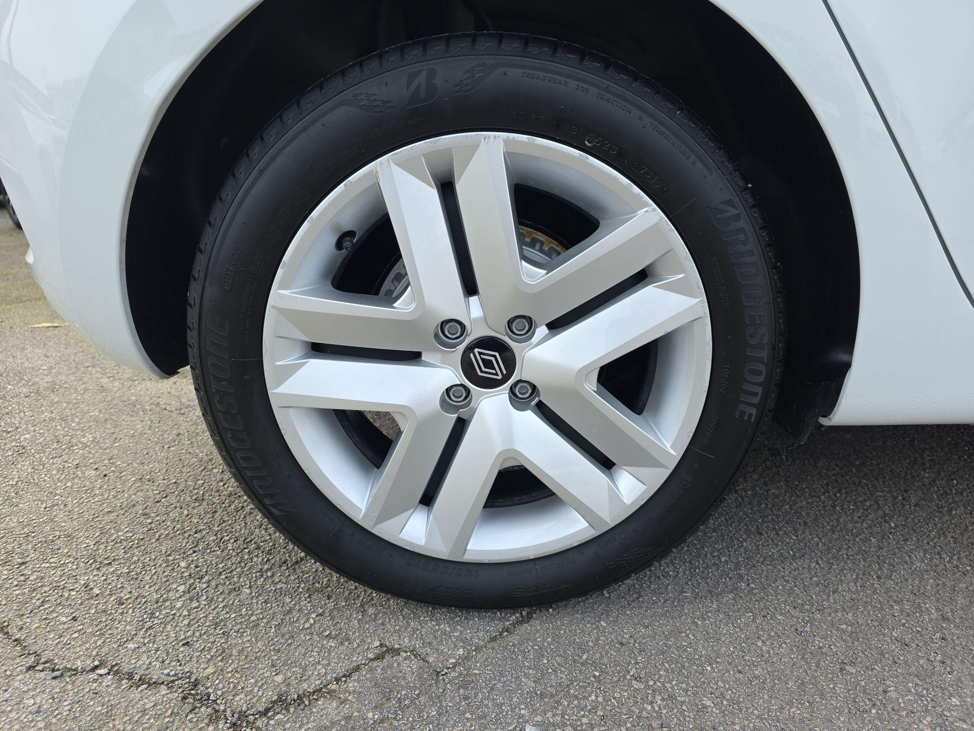 Vente en ligne Renault Clio 5 Clio Blue dCi 100 ch GSR2 au prix de 18 790 €