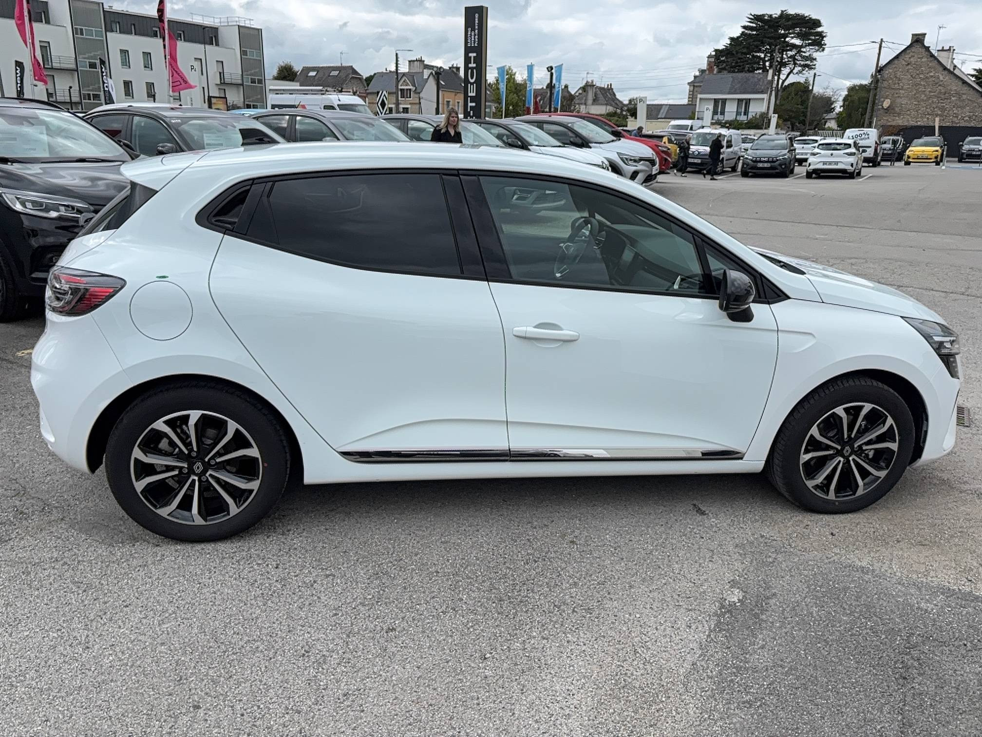 Vente en ligne Renault Clio 5 Clio E-Tech full hybrid 145 ch GSR2 au prix de 20 990 €