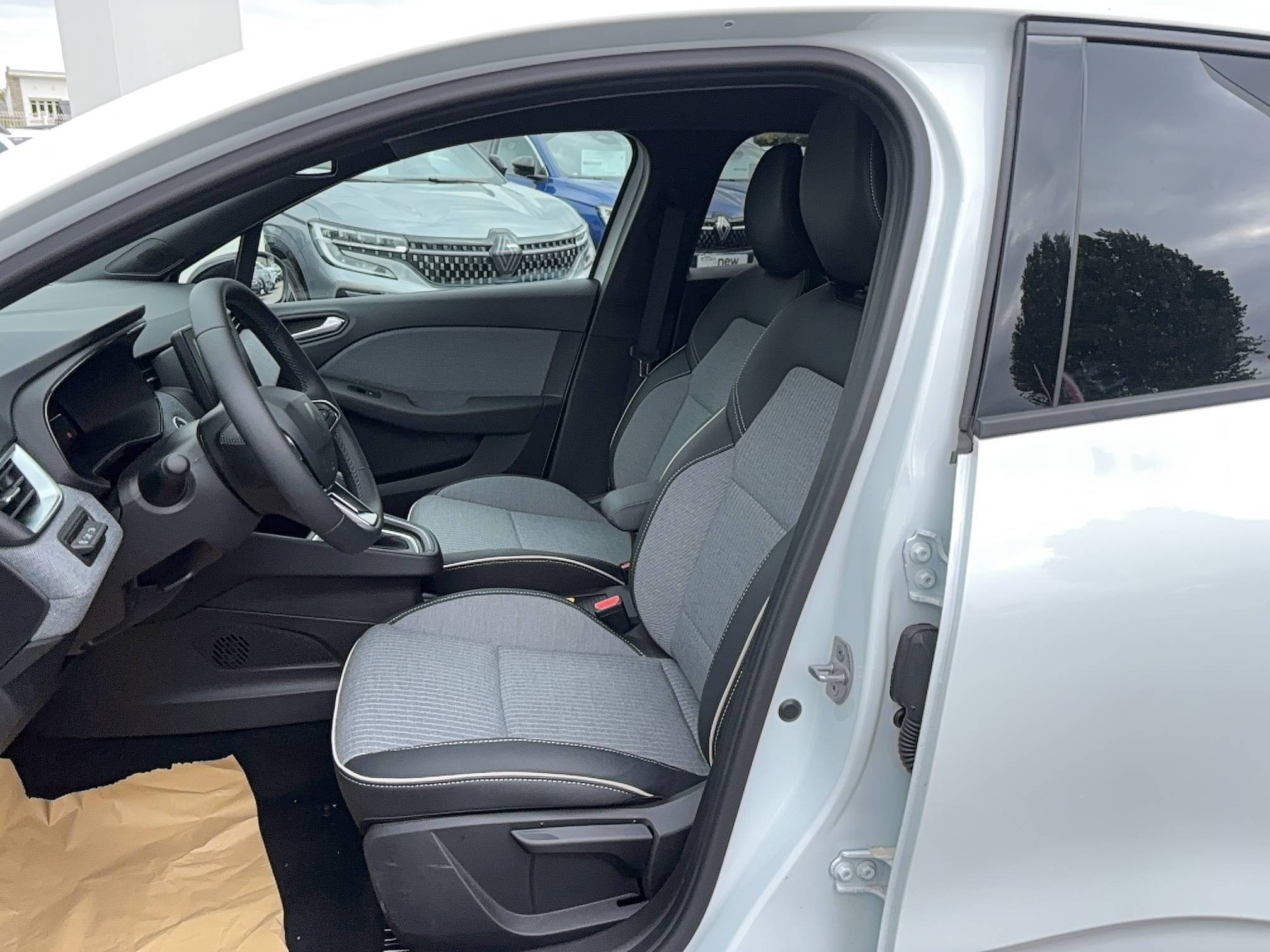 Vente en ligne Renault Clio 5 Clio E-Tech full hybrid 145 ch GSR2 au prix de 20 990 €