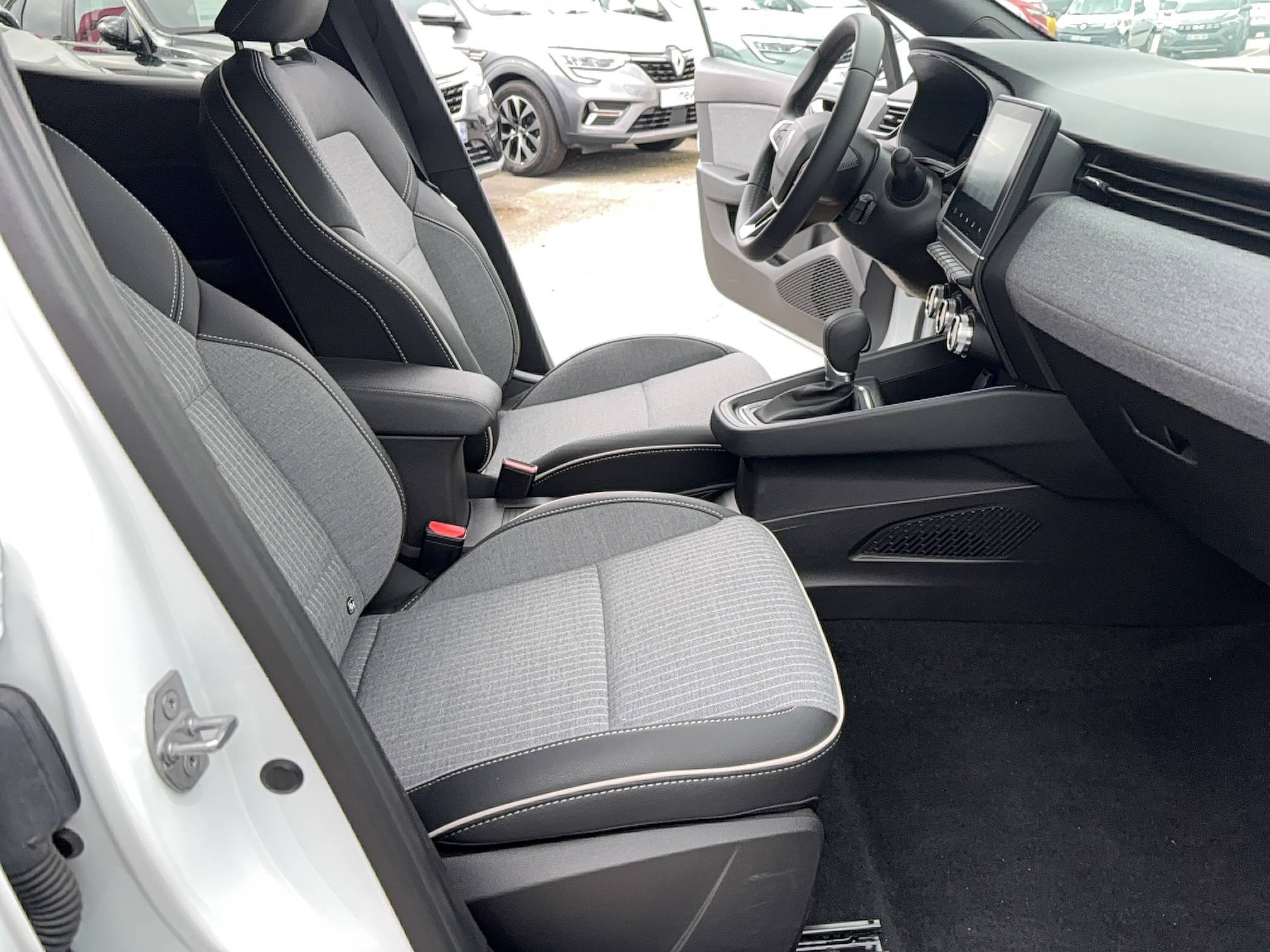 Vente en ligne Renault Clio 5 Clio E-Tech full hybrid 145 ch GSR2 au prix de 20 990 €