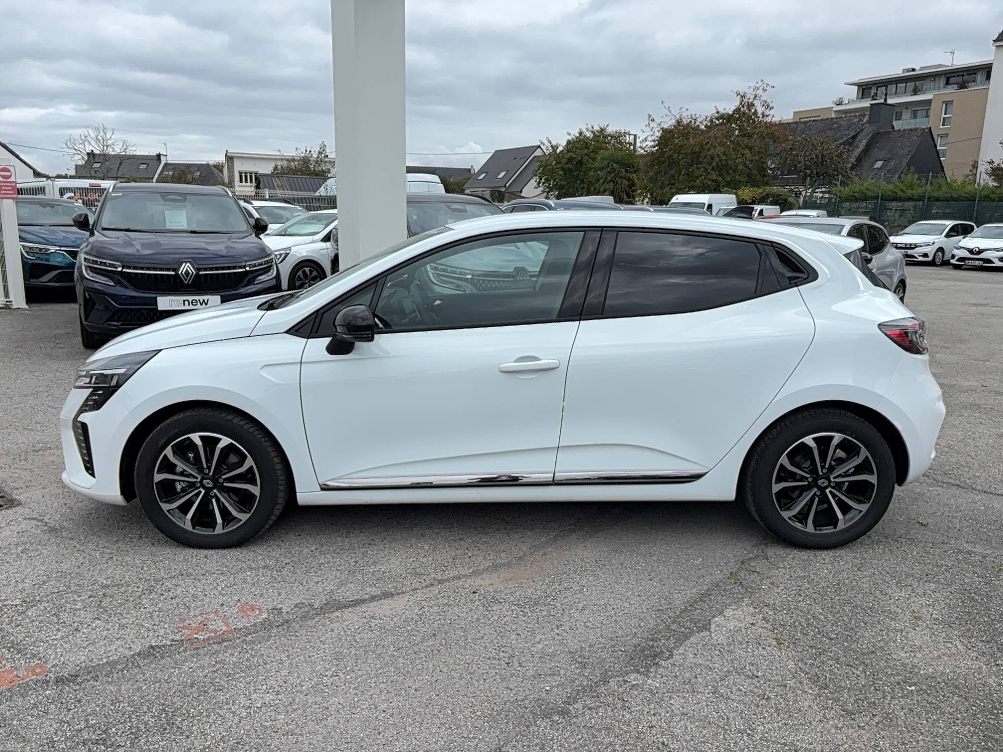 Vente en ligne Renault Clio 5 Clio E-Tech full hybrid 145 ch GSR2 au prix de 20 990 €