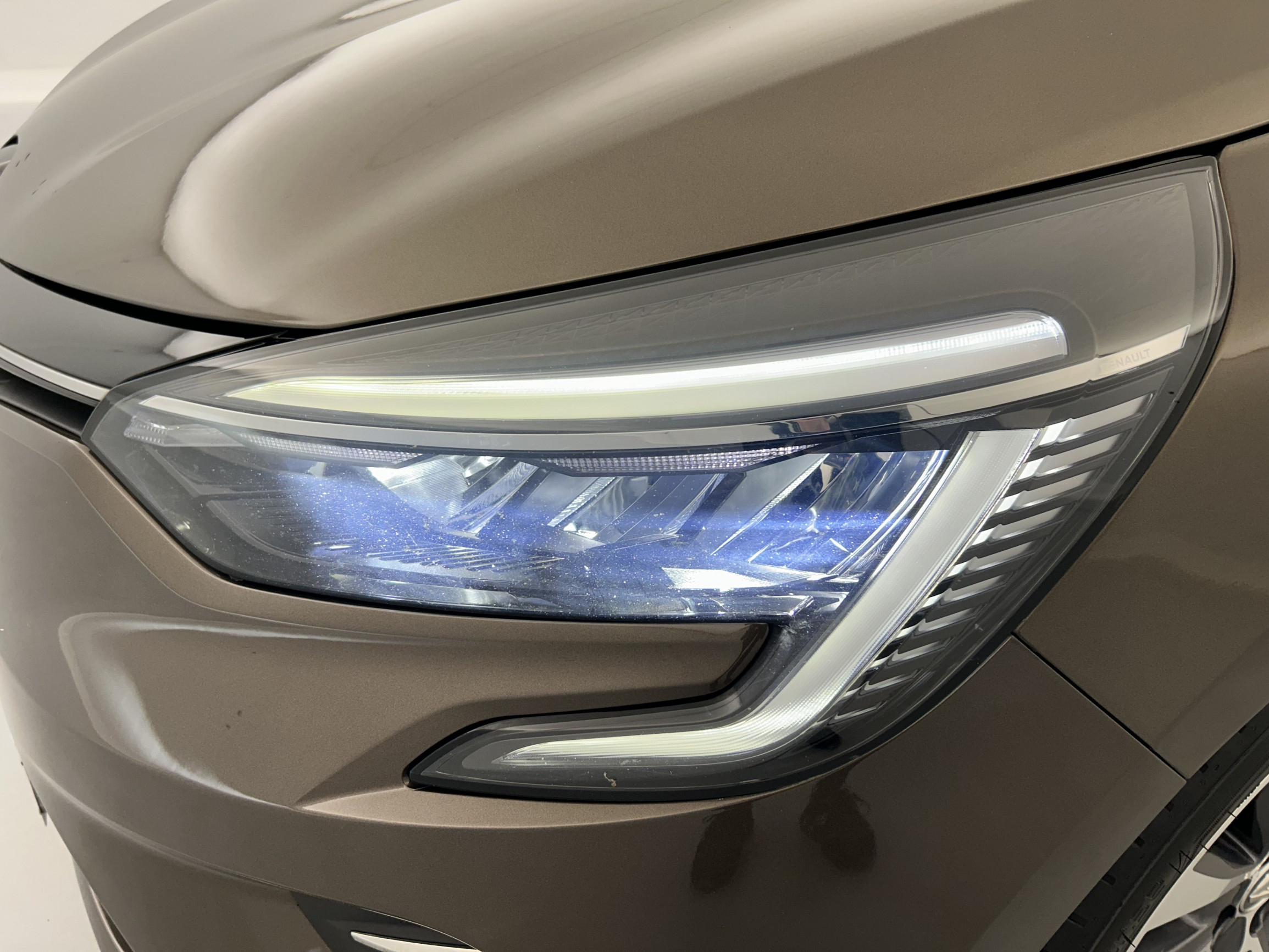 Vente en ligne Renault Clio 5 Clio E-Tech 140 - 21N au prix de 15 670 €