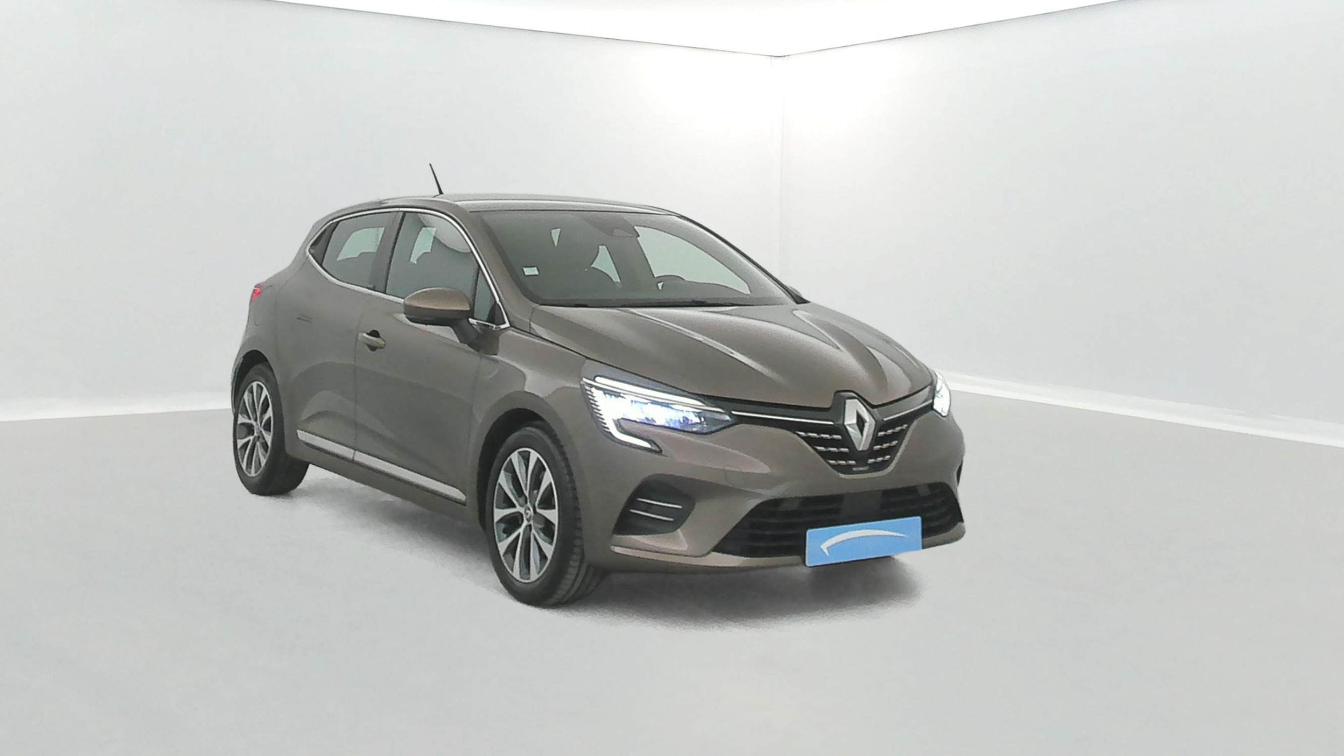 Vente en ligne Renault Clio 5 Clio E-Tech 140 - 21N au prix de 15 670 €