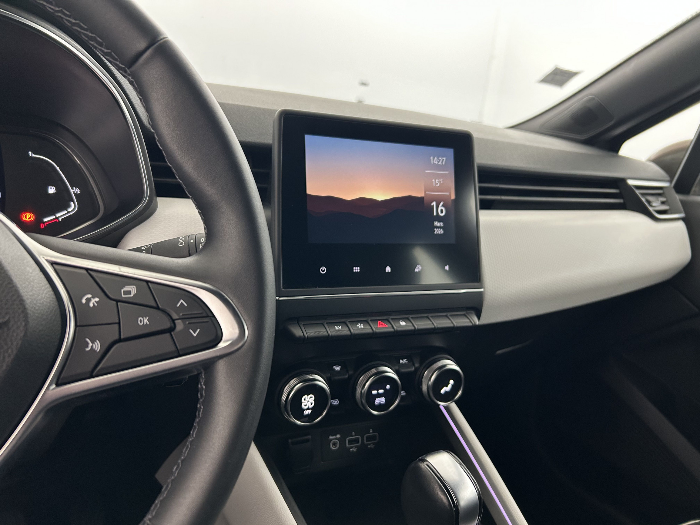 Vente en ligne Renault Clio 5 Clio E-Tech 140 - 21N au prix de 15 670 €