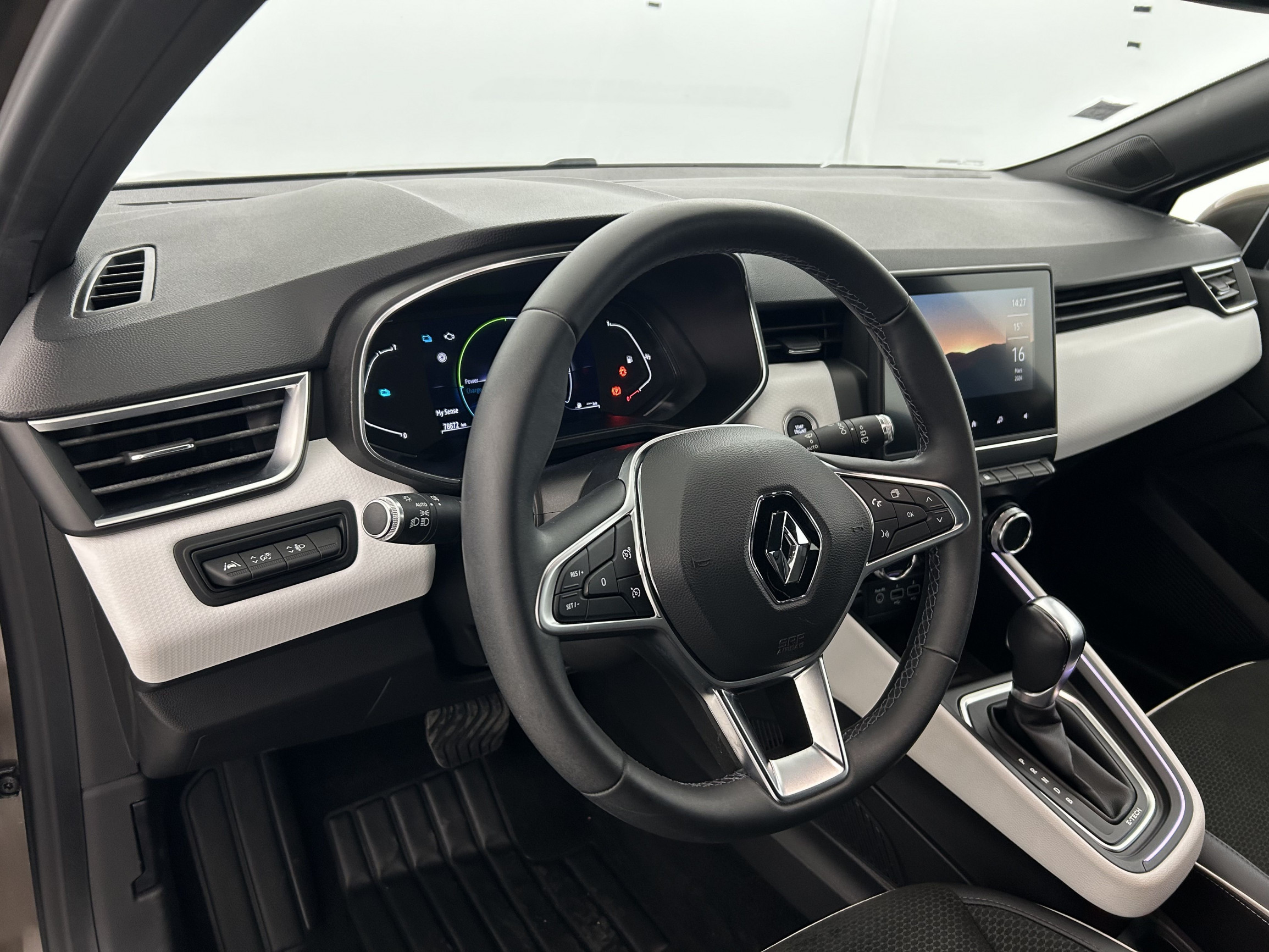 Vente en ligne Renault Clio 5 Clio E-Tech 140 - 21N au prix de 15 670 €