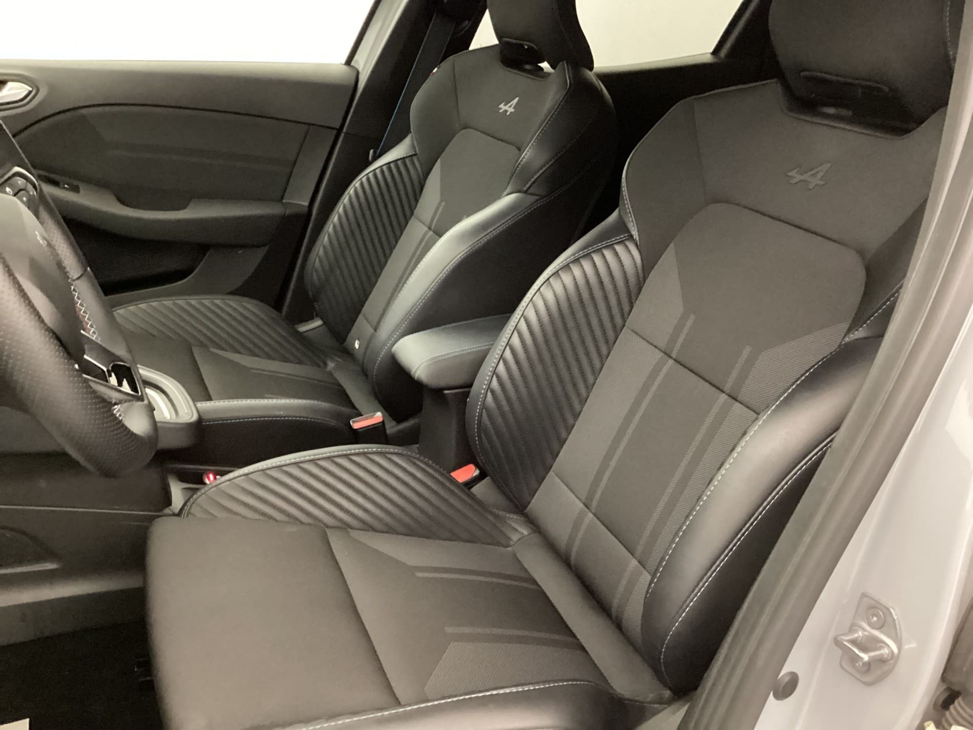 Vente en ligne Renault Clio 5 Clio E-Tech full hybrid 145 ch GSR2 au prix de 23 390 €