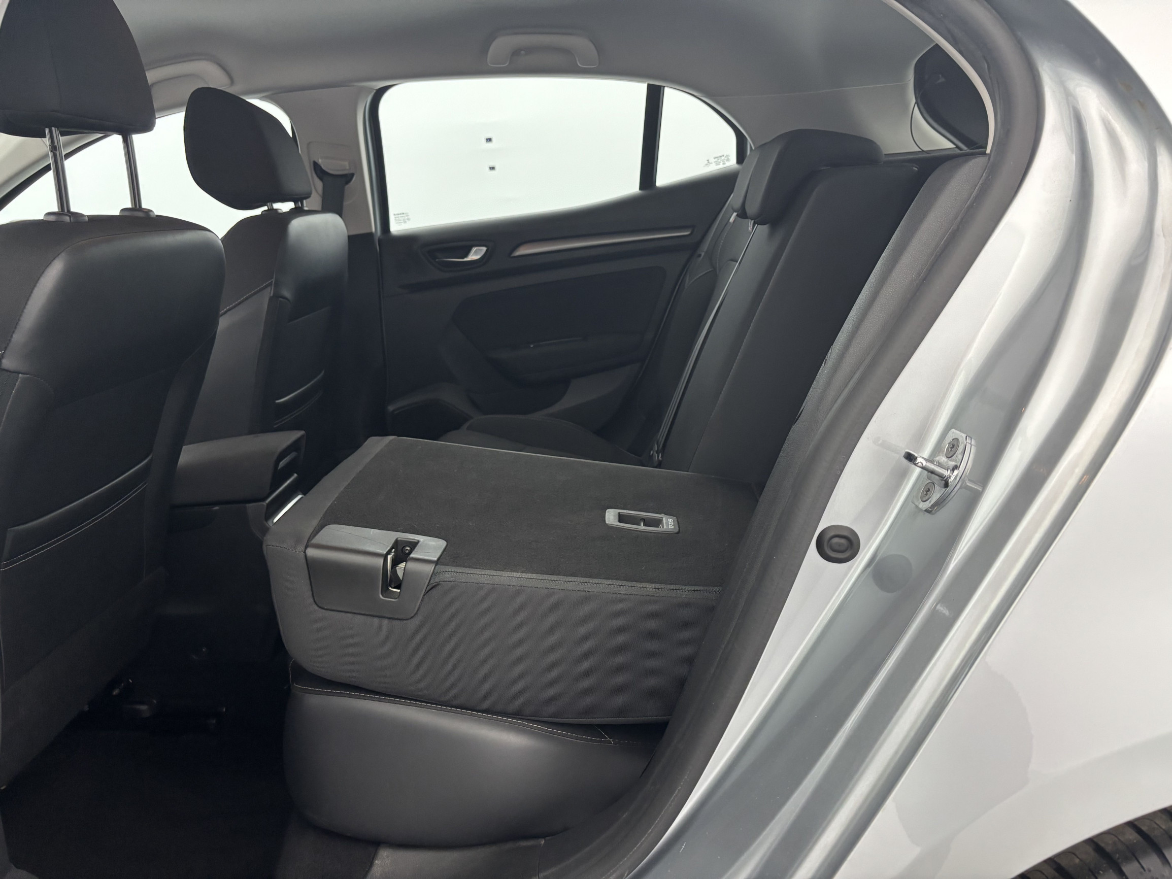 Vente en ligne Renault Megane 4 Mégane IV Berline Blue dCi 115 EDC - 21N au prix de 13 990 €