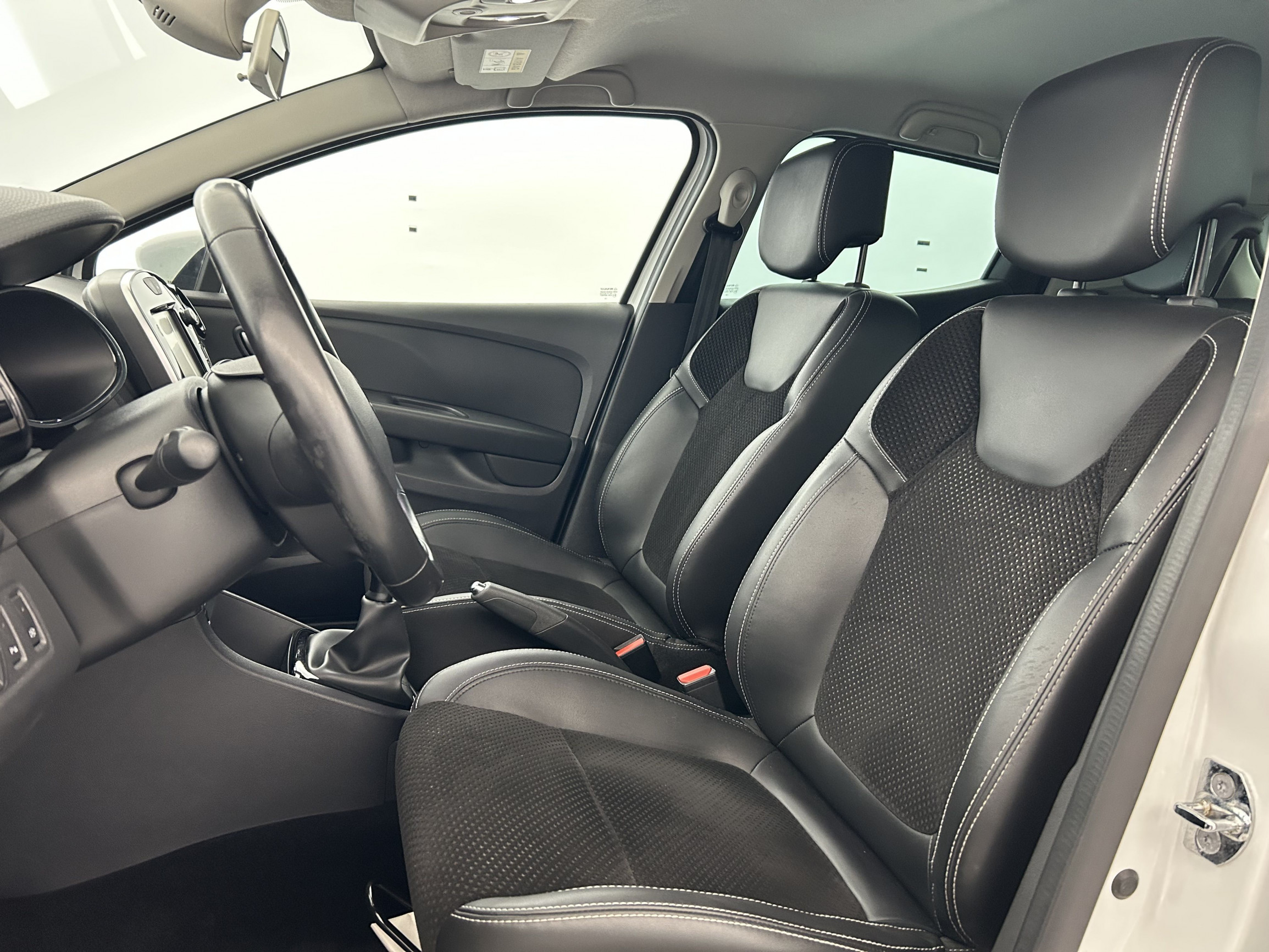 Vente en ligne Renault Clio 4  TCe 90 au prix de 9 490 €