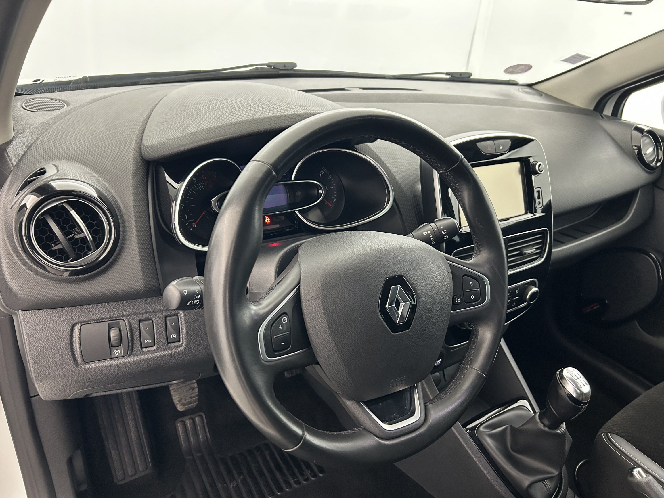 Vente en ligne Renault Clio 4  TCe 90 au prix de 9 490 €