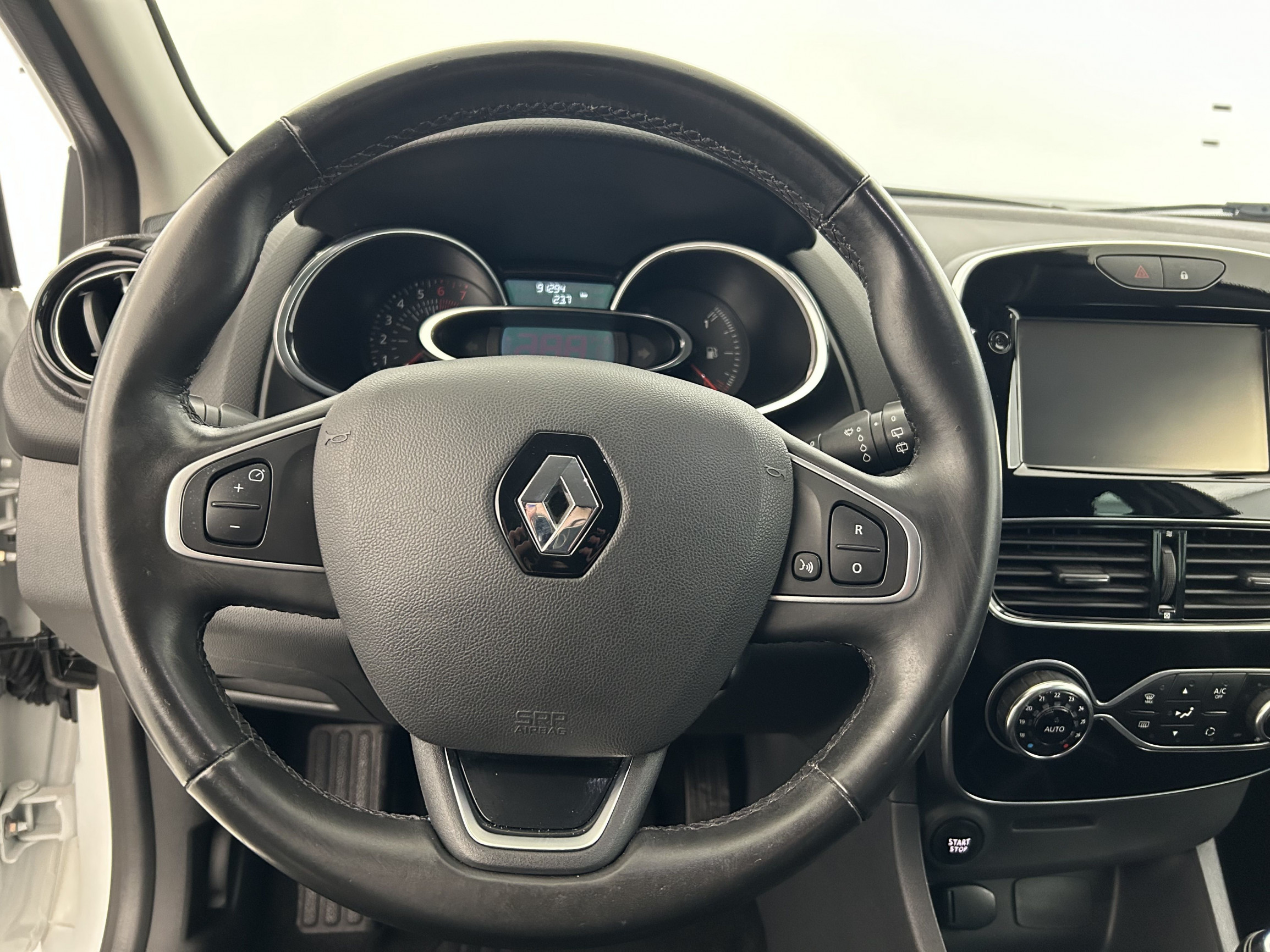 Vente en ligne Renault Clio 4  TCe 90 au prix de 9 490 €