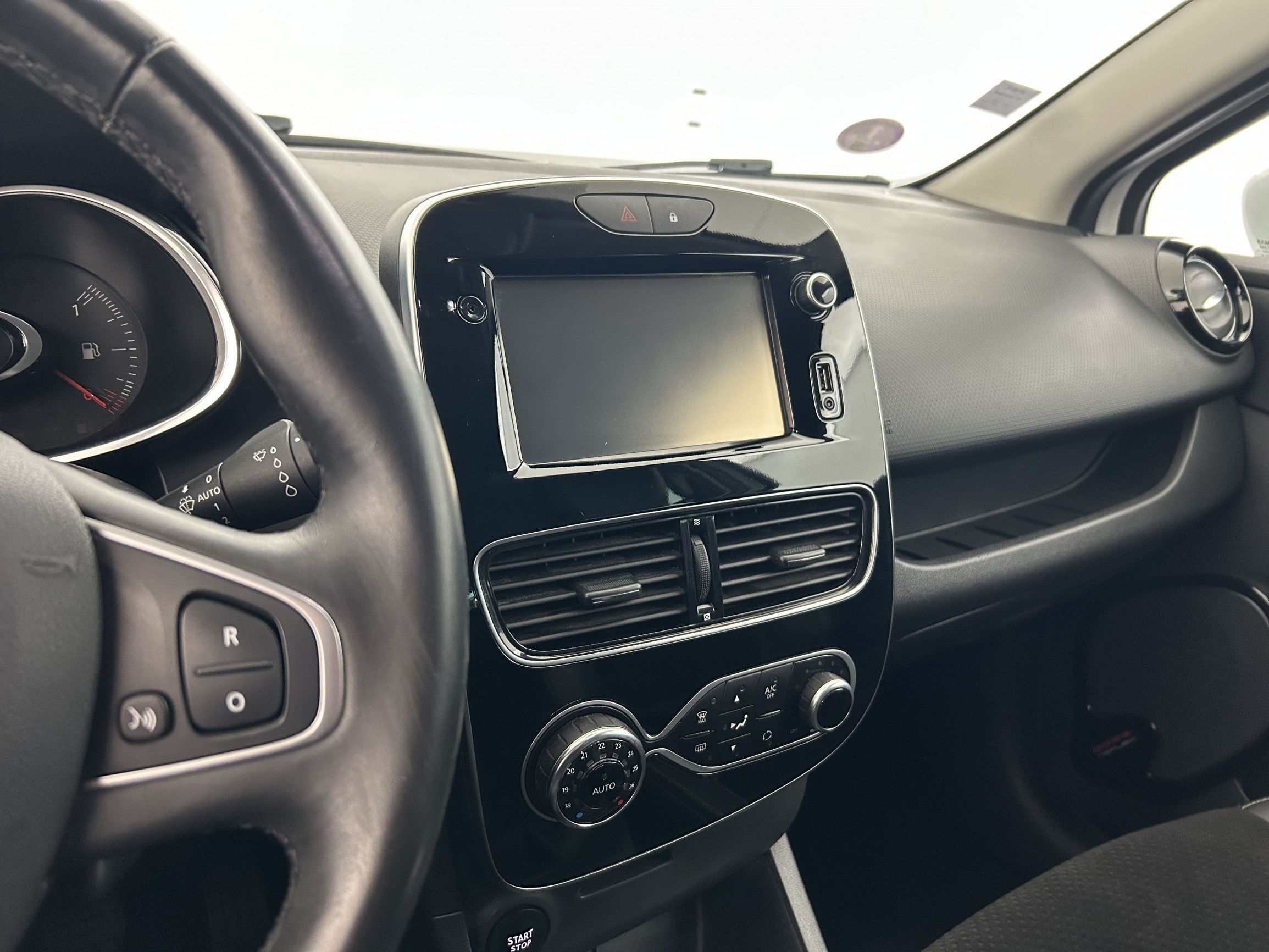 Vente en ligne Renault Clio 4  TCe 90 au prix de 9 490 €