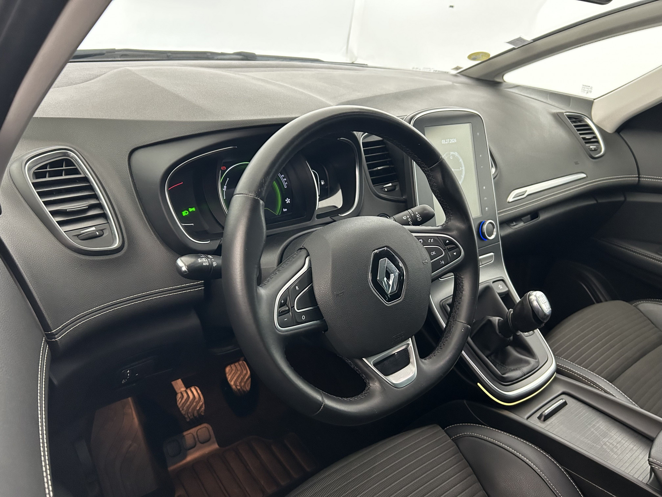 Vente en ligne Renault Grand Scenic 4 Grand Scenic Blue dCi 120 au prix de 17 990 €