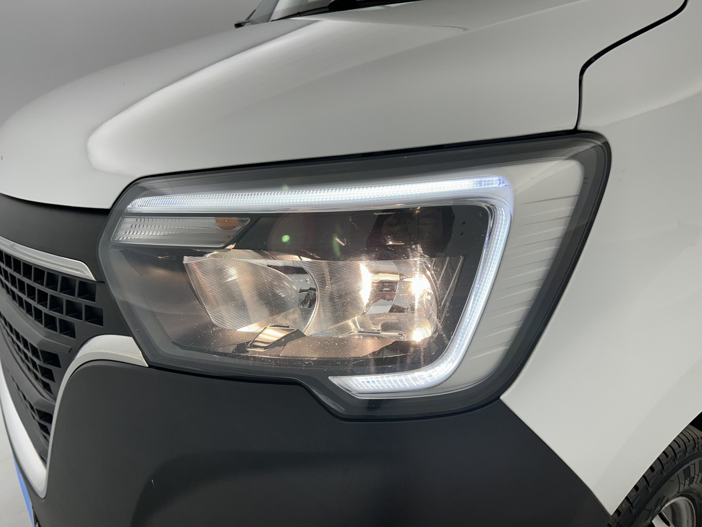 Vente en ligne Renault Master Fourgon MASTER FGN TRAC F3500 L3H3 BLUE DCI 135 au prix de 26 990 €