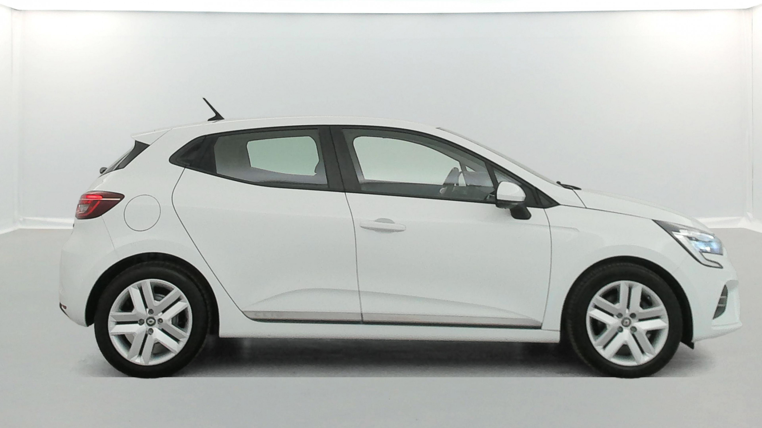 Vente en ligne Renault Clio 5 Clio E-Tech 140 - 21N au prix de 14 590 €