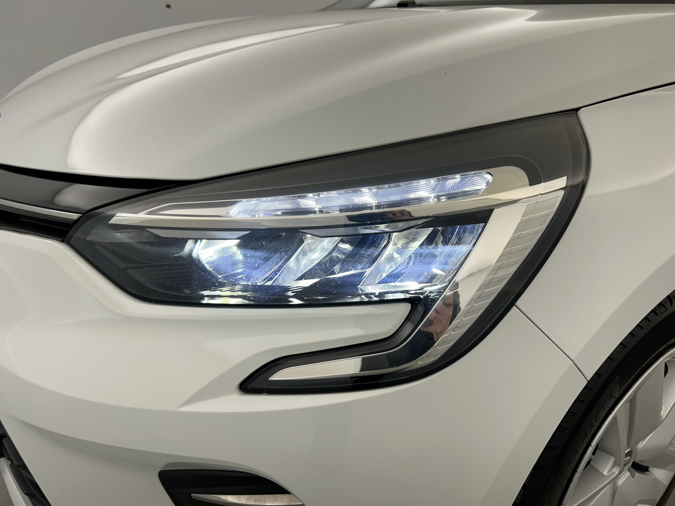 Vente en ligne Renault Clio 5 Clio E-Tech 140 - 21N au prix de 14 590 €