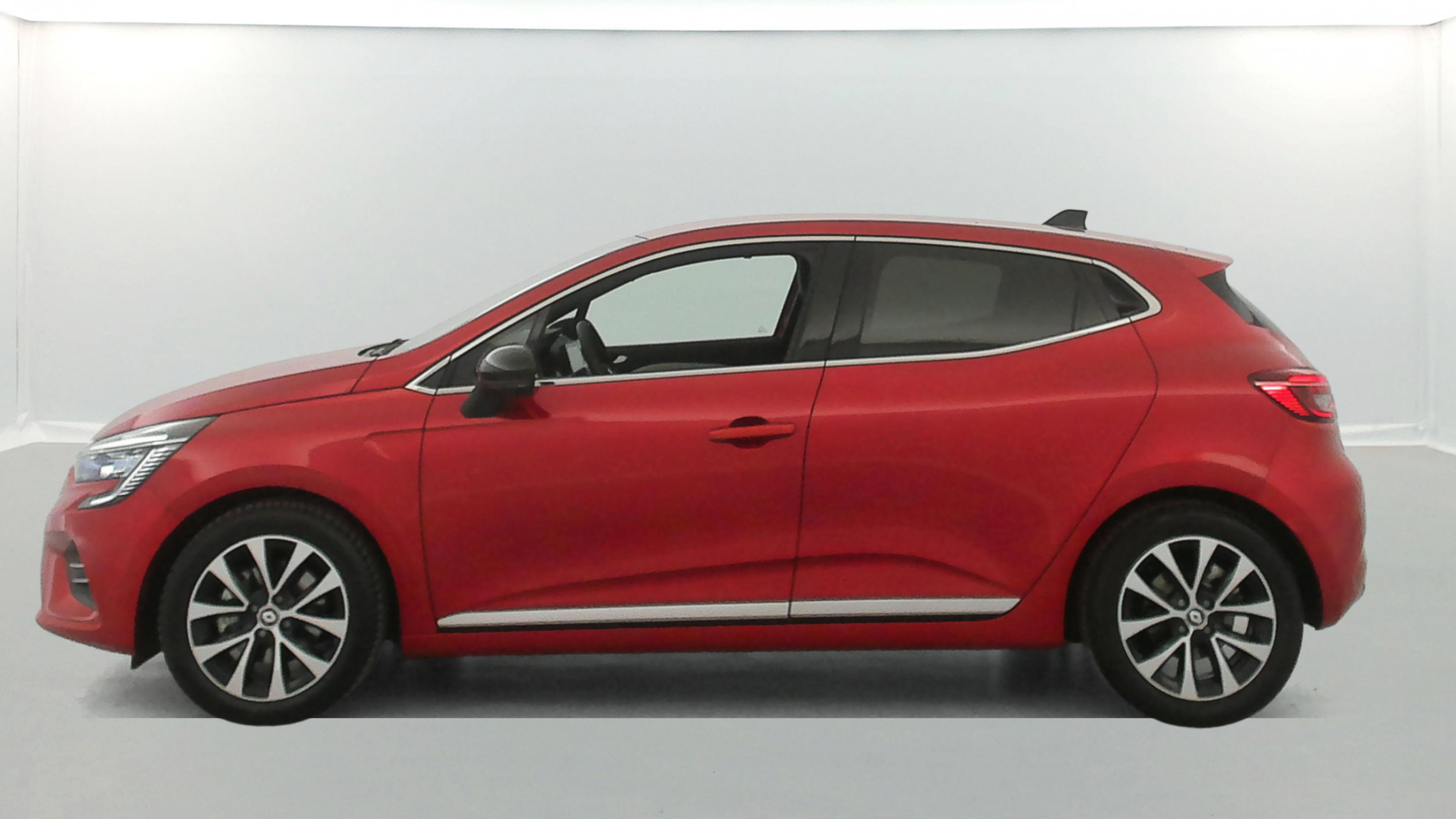 Vente en ligne Renault Clio 5 Clio E-Tech hybride 145 au prix de 18 890 €