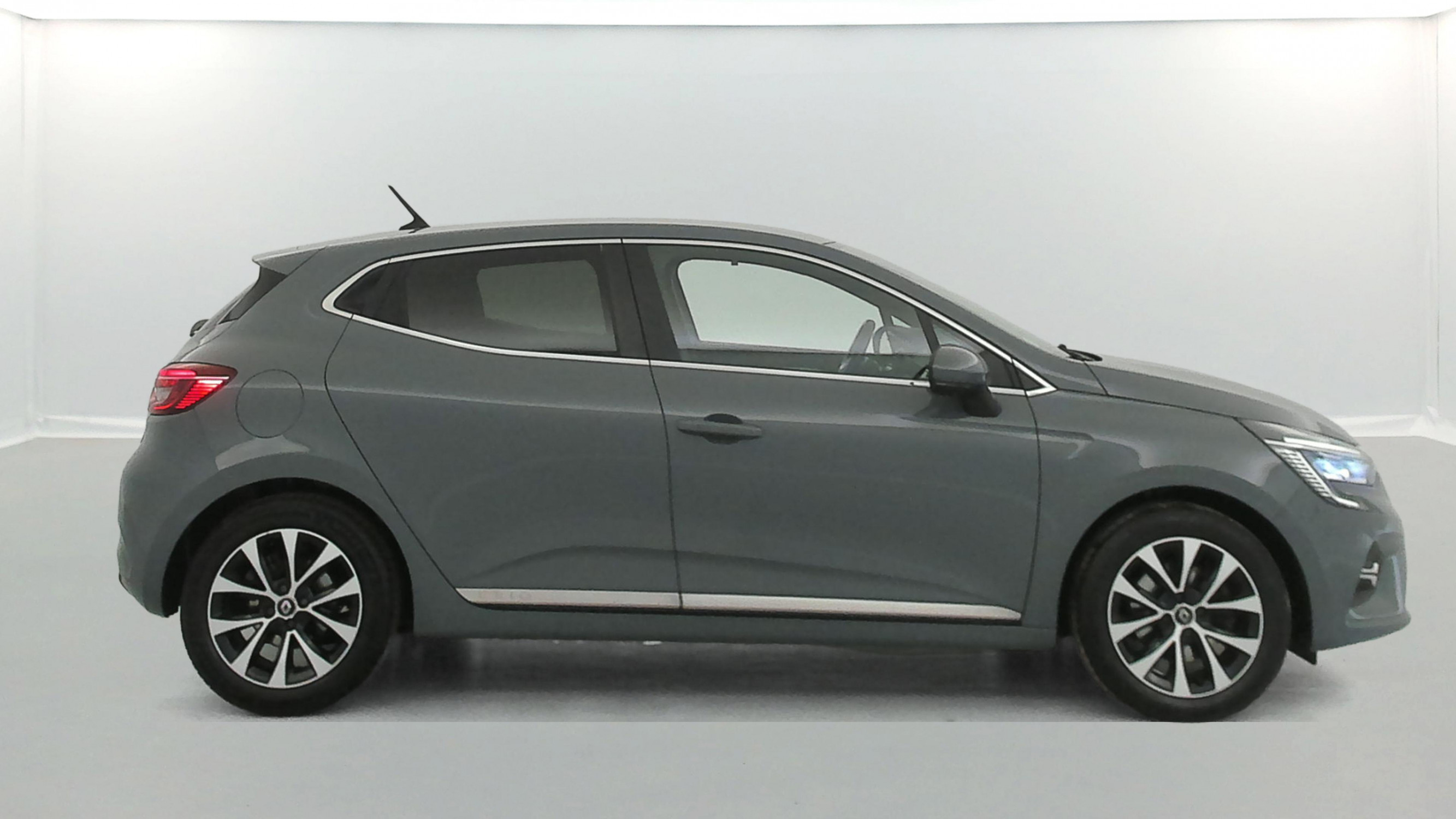 Vente en ligne Renault Clio 5 Clio TCe 130 EDC FAP au prix de 15 490 €