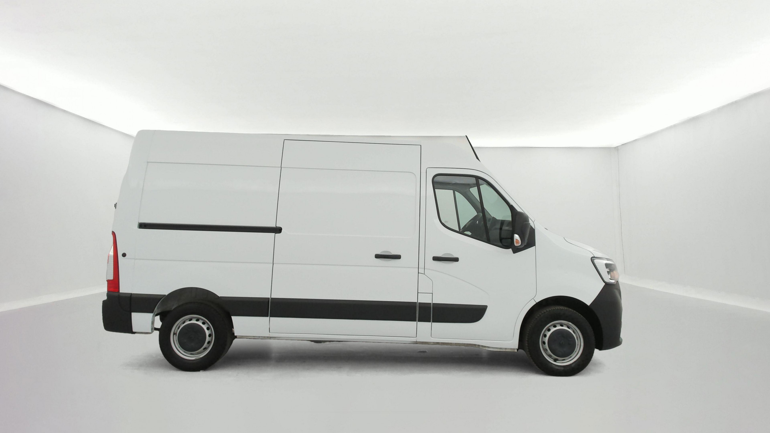 Vente en ligne Renault Master Fourgon MASTER FGN TRAC F3500 L2H2 BLUE DCI 135 au prix de 24 990 €