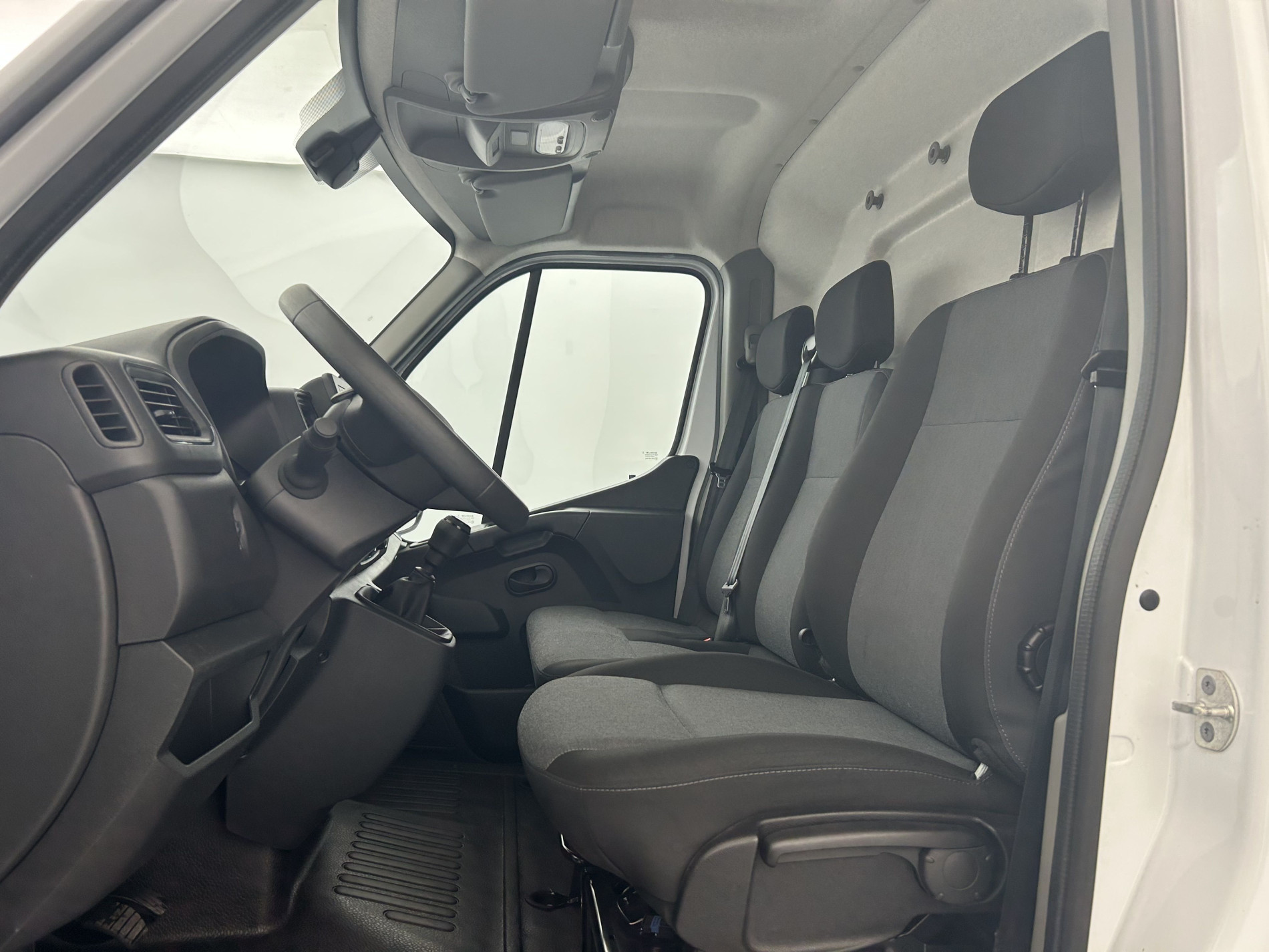 Vente en ligne Renault Master Fourgon MASTER FGN TRAC F3500 L2H2 BLUE DCI 135 au prix de 24 990 €