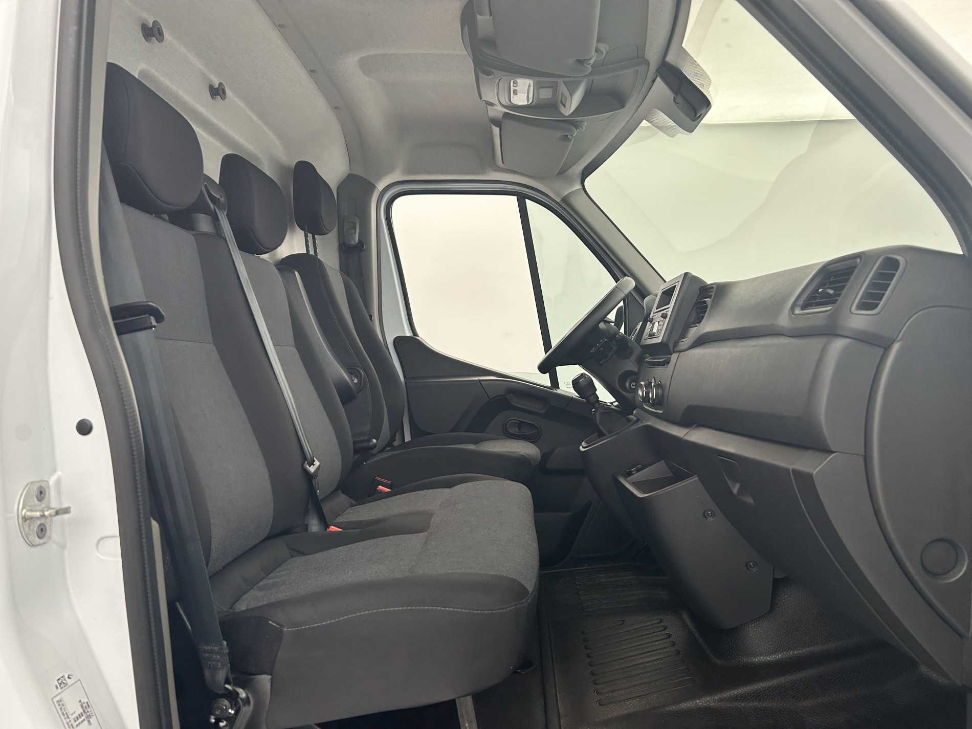 Vente en ligne Renault Master Fourgon MASTER FGN TRAC F3500 L2H2 BLUE DCI 135 au prix de 24 990 €