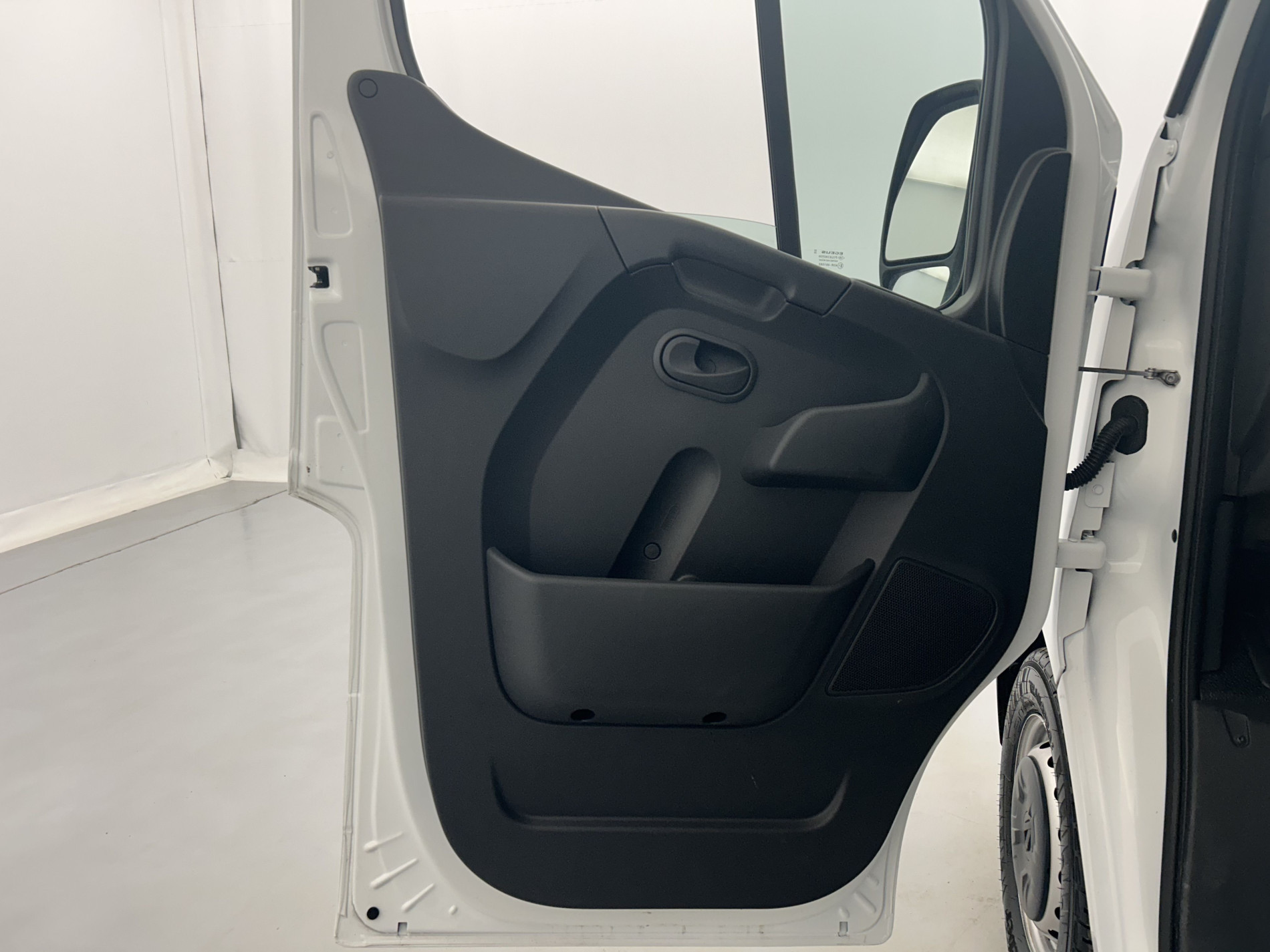 Vente en ligne Renault Master Fourgon MASTER FGN TRAC F3500 L2H2 BLUE DCI 135 au prix de 24 990 €
